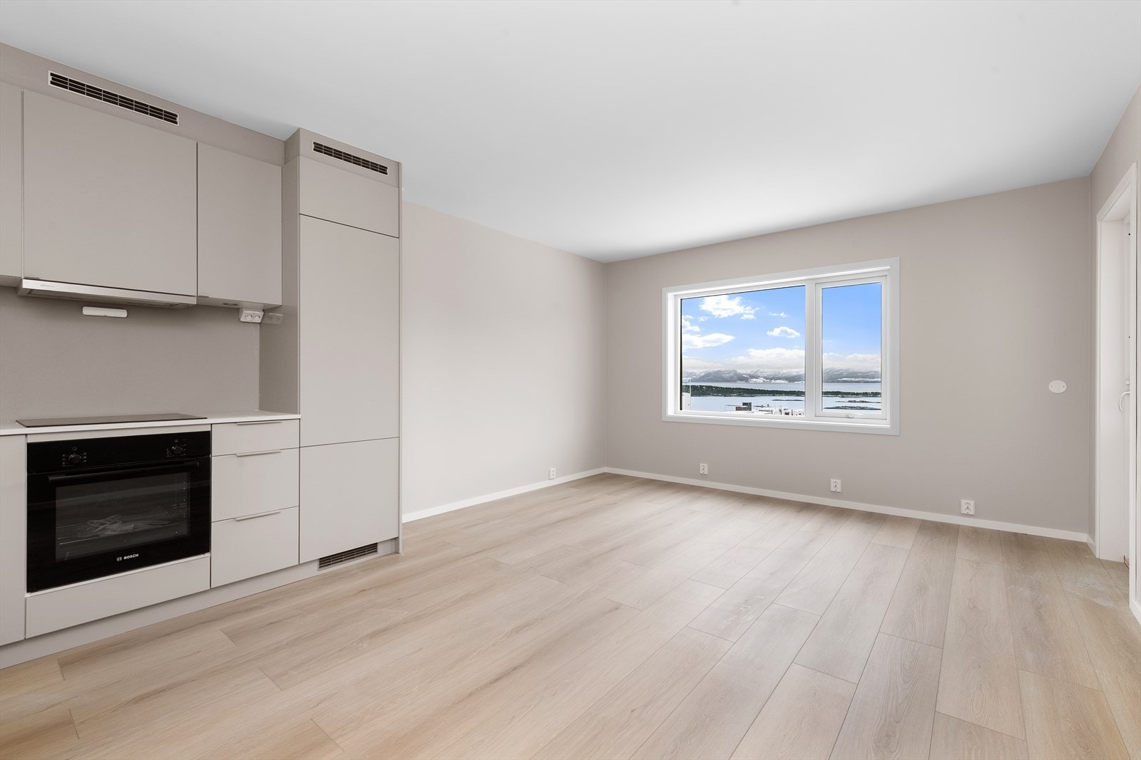 Kjøkken og stue er i åpen løsning Galleribilde