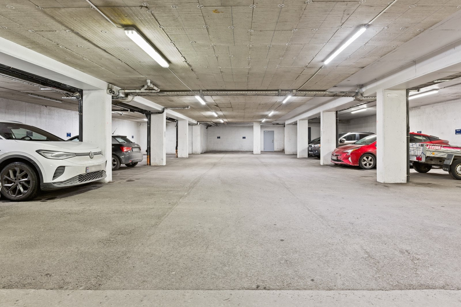 Bygget har en garasjekjeller med heisadkomst til leilighetsplanene. Galleribilde