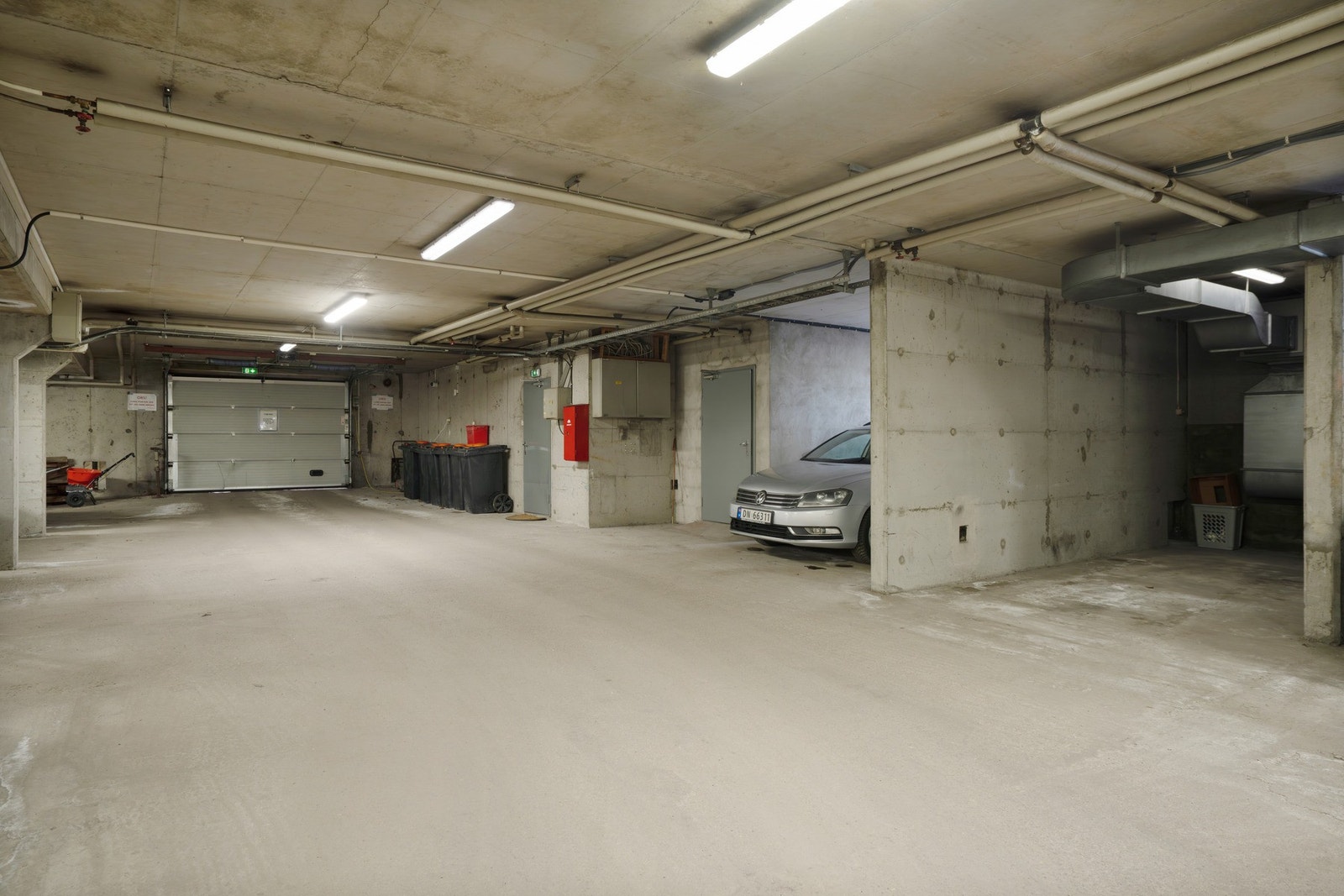 Leiligheten disponerer egen parkeringsplass i garasjeanlegg. Galleribilde