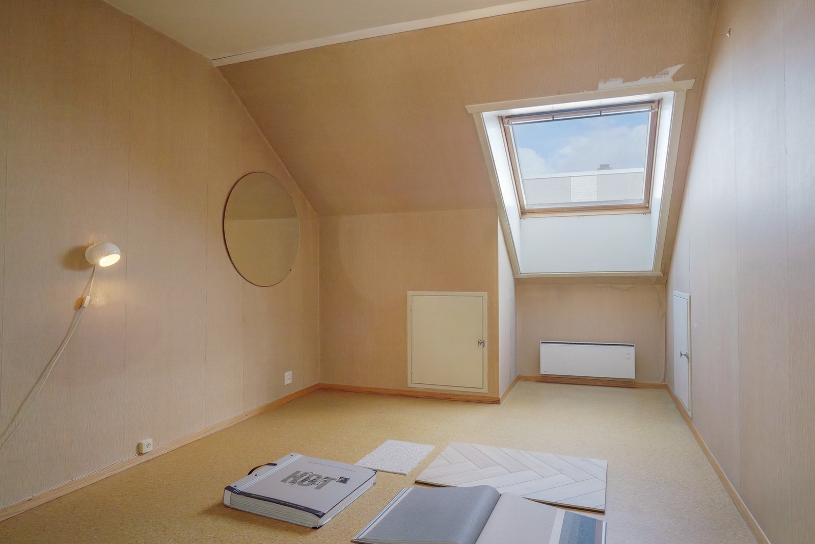 Soverom med 2 kott i kneveggene Galleribilde