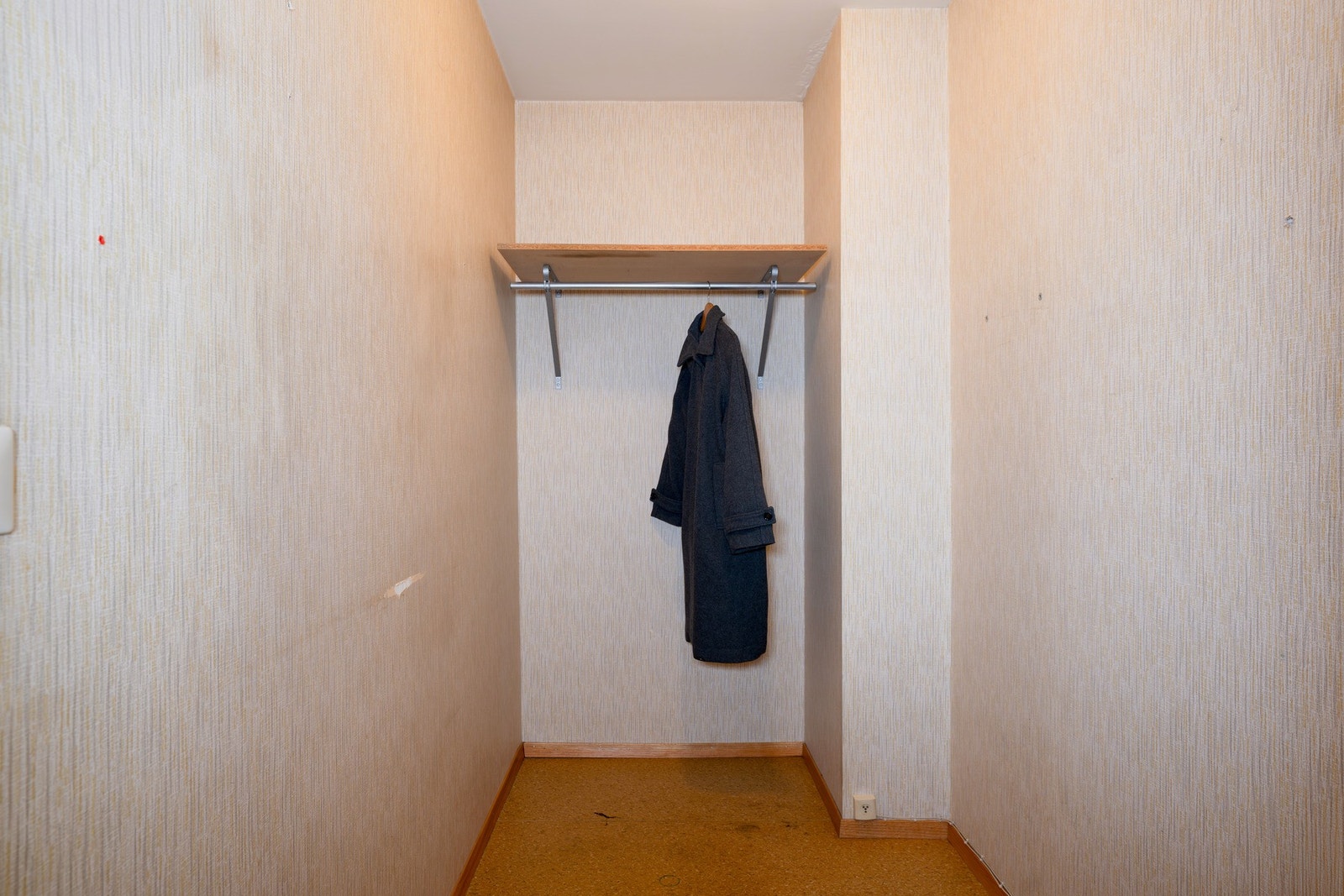 Stort garderoberom innenfor gang Galleribilde