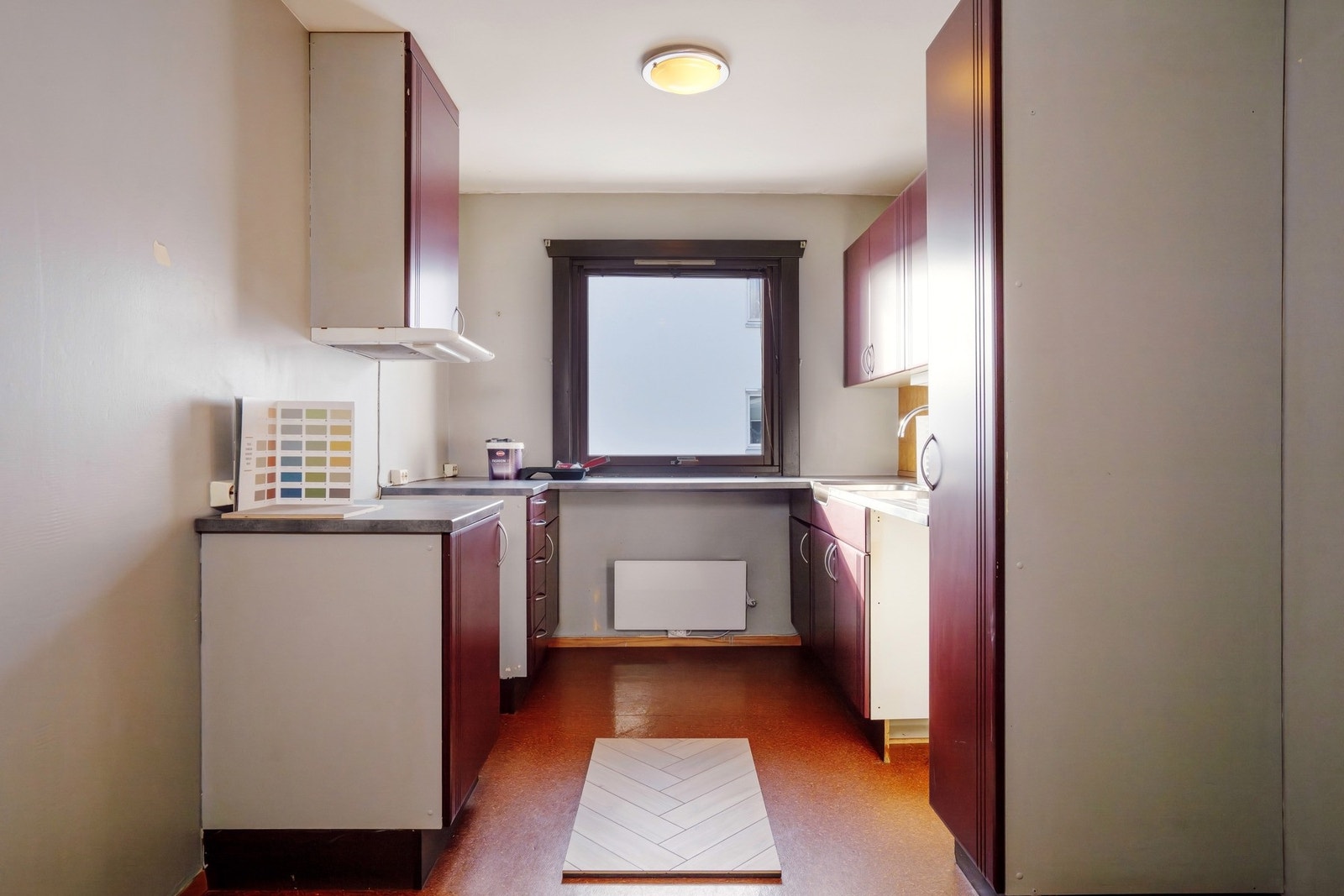 Kjøkken med på eget rom med vindu, eller et ekstra soverom? Galleribilde