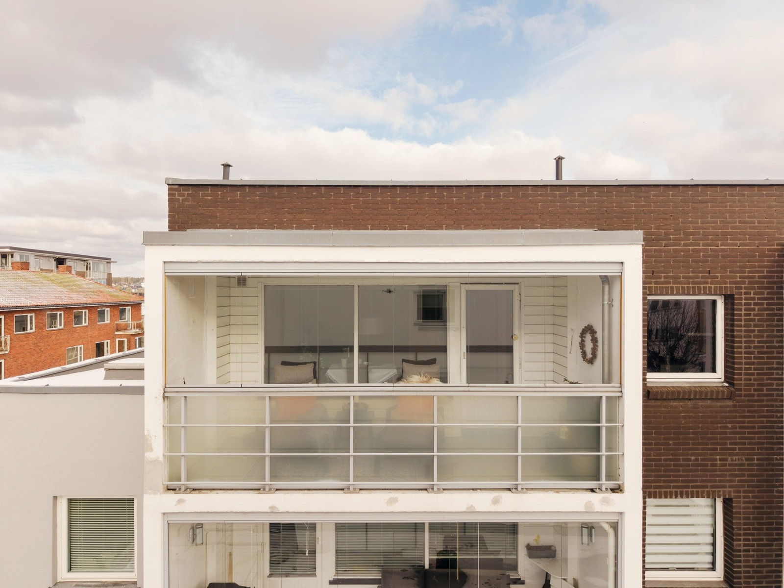 Toppleilighet i ende med innglasset balkong på 9 kvm. med sydvendt retning Galleribilde