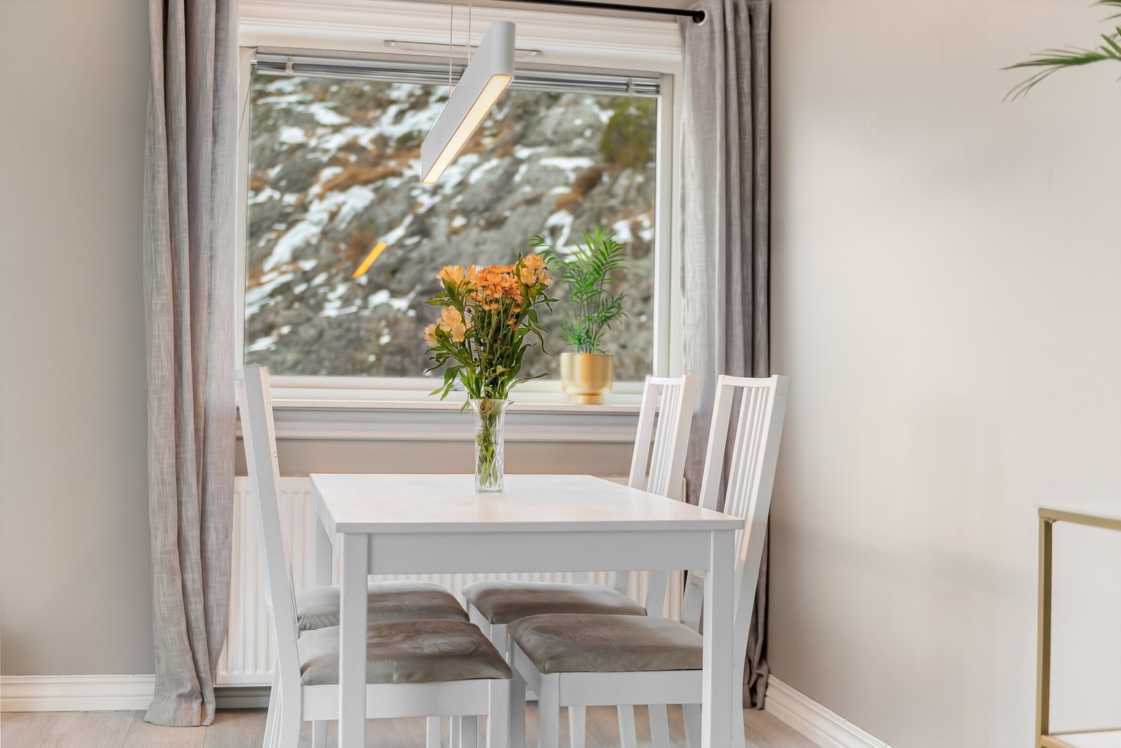 Spisestue - Lampe medfølger i overdragelsen Galleribilde