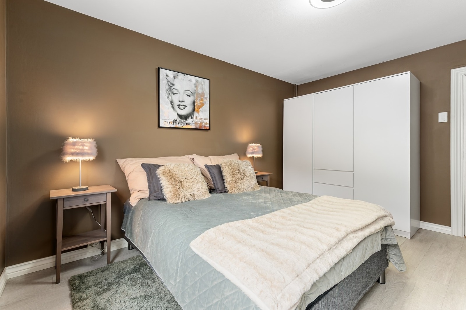 Garderobeskap på hovedsoverom medfølger i overdragelsen Galleribilde