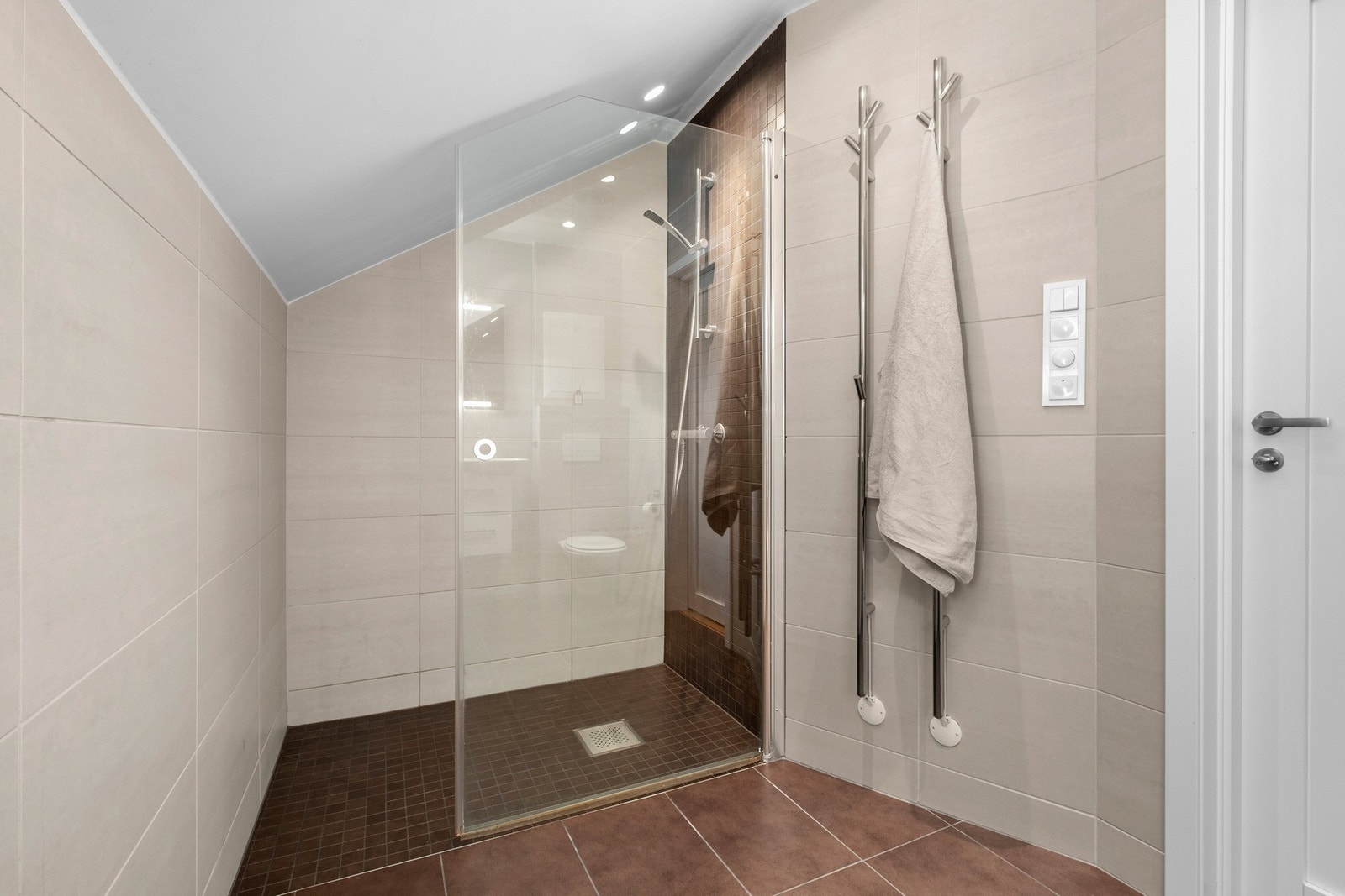 Romslig bad i 2. etasje på 5,5 kvm. Galleribilde