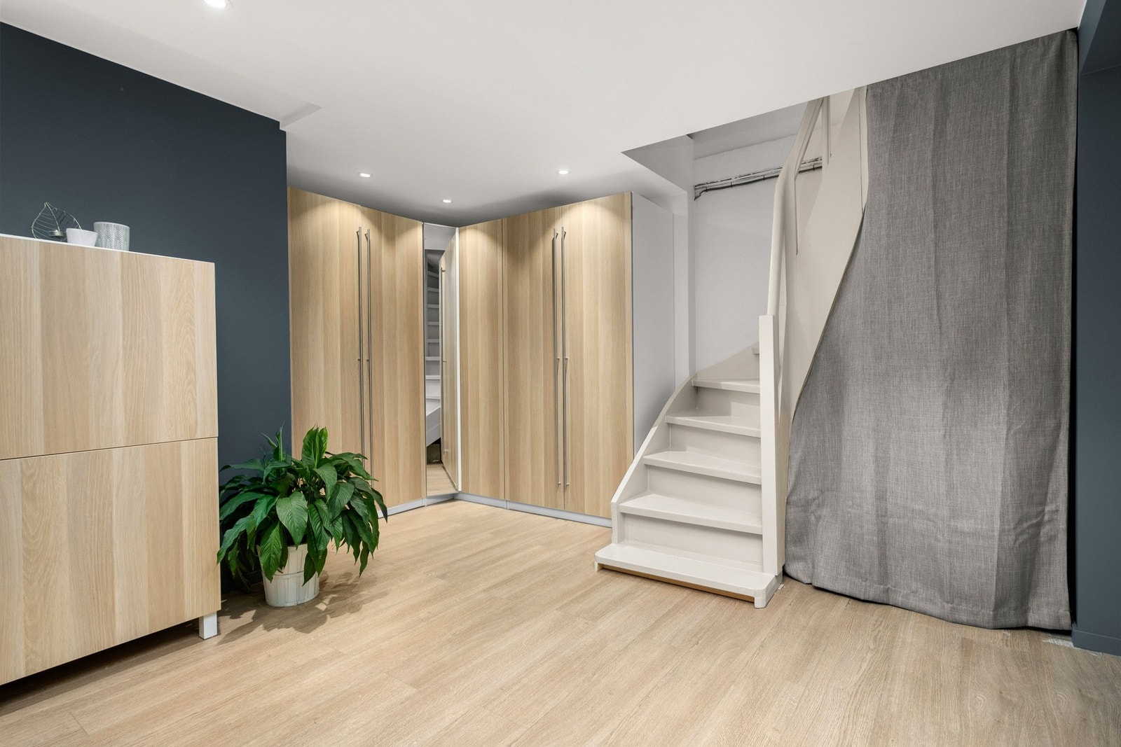 Romslig kjellerstue på 21 kvm. Galleribilde