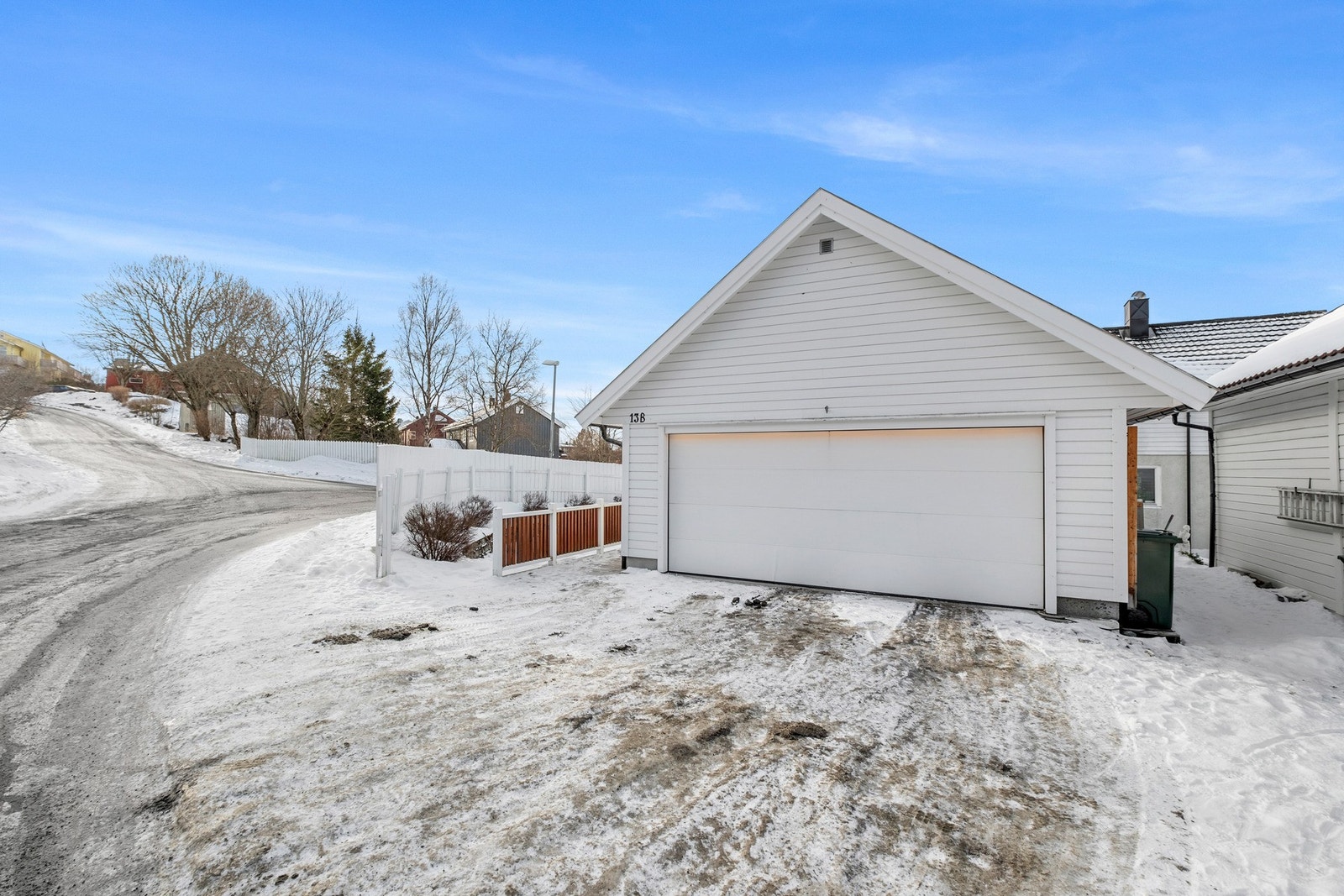 Romslig dobbel garasje på 46 kvm(bra). Galleribilde