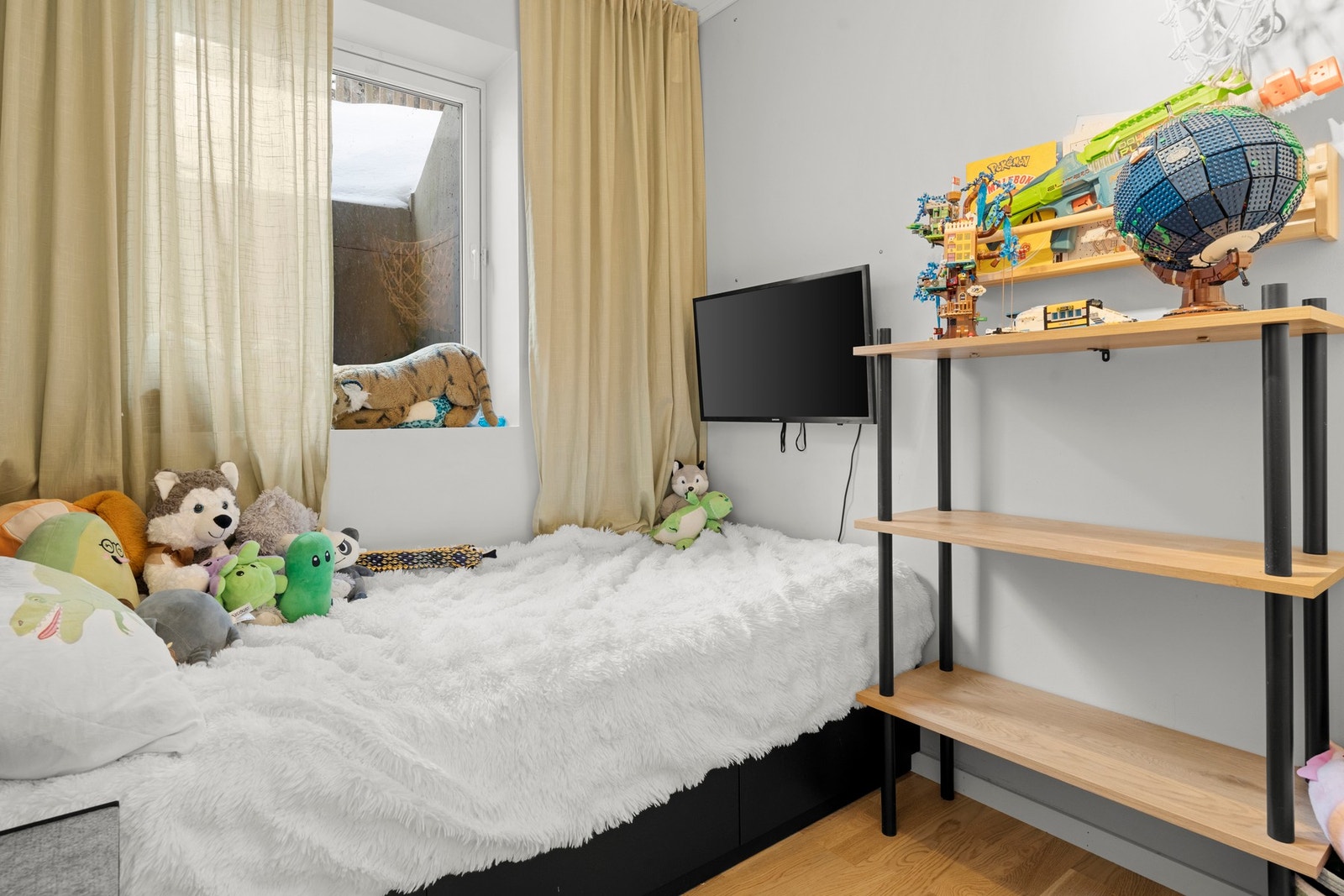 Fleksibelt rom, perfekt som soverom, kontor eller gjesterom. Galleribilde