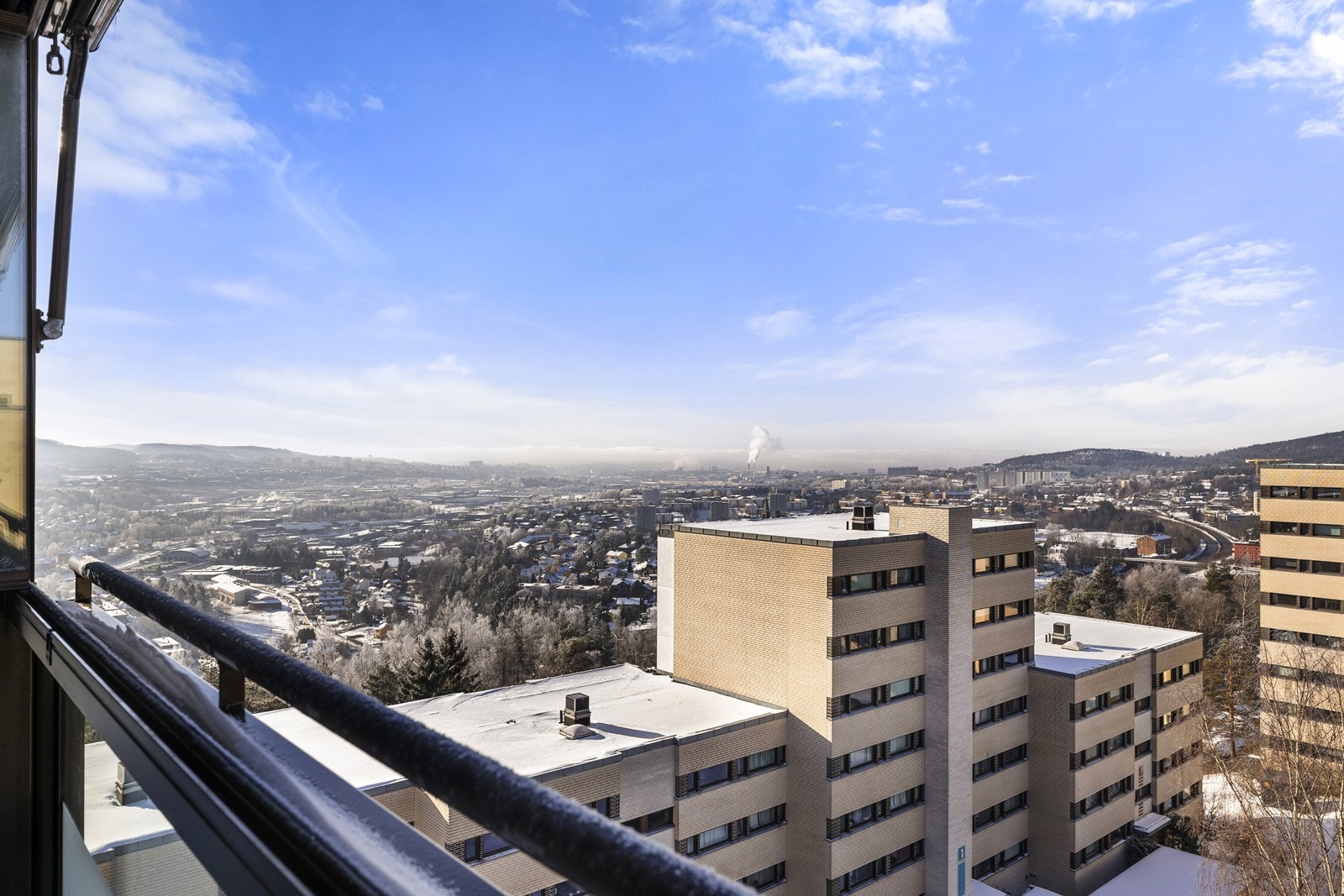 Fra leilighetens høye beliggenhet har du en åpen og vid utsikt over hele byen. Galleribilde