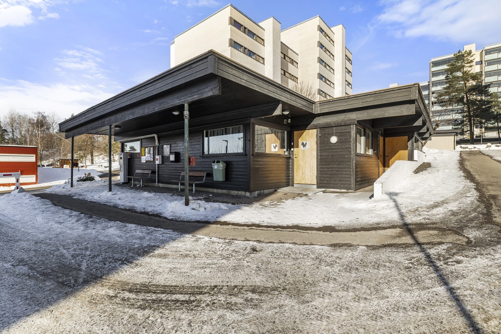 Det er kun fem minutters gange til Romsås T-banestasjon, med linje 4 og 5 til sentrum. Galleribilde