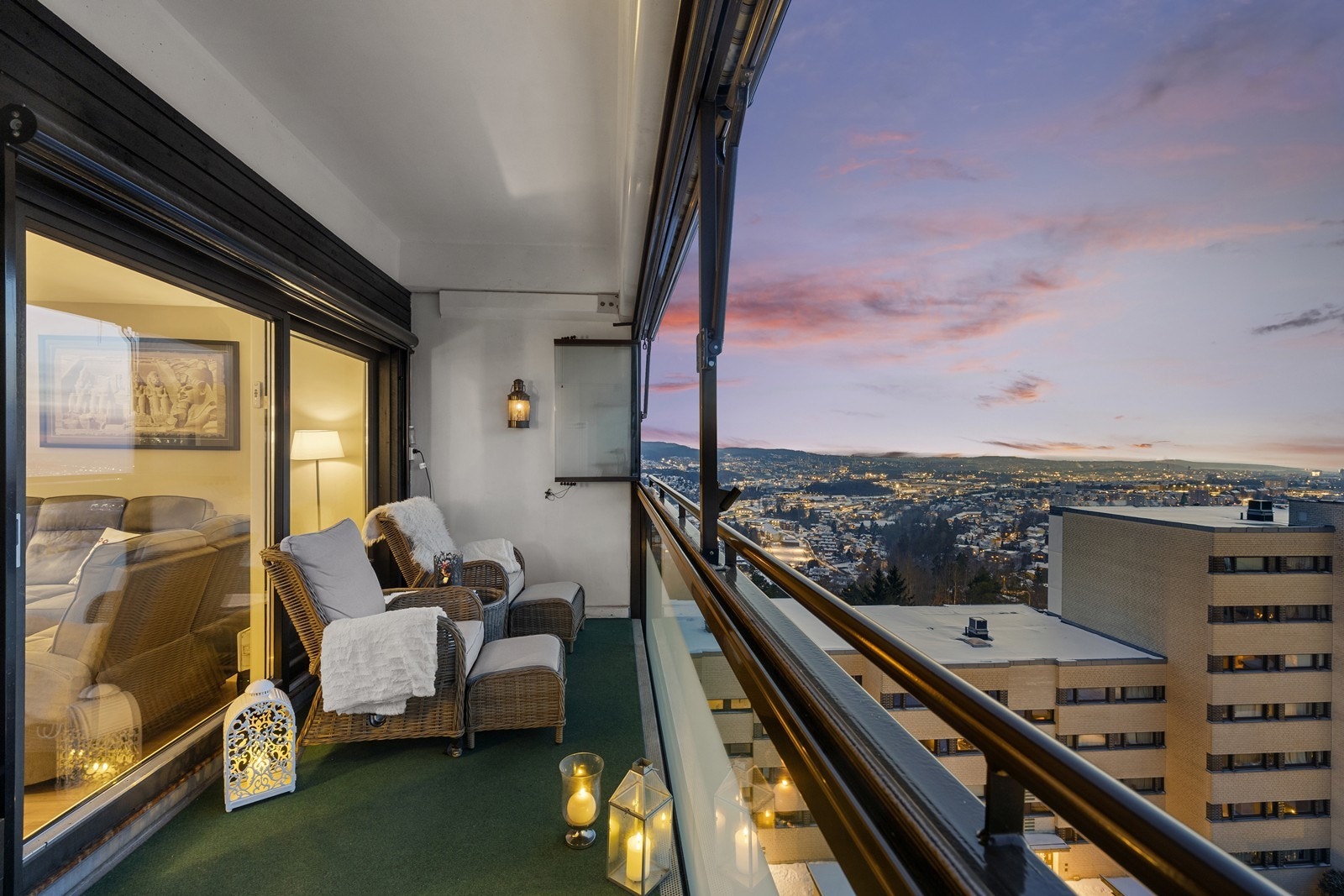 Velkommen til Ravnkollbakken 11! Presentert av Emilie Bertine og Kimberly. Foto: Mads Petter Karlsen Galleribilde