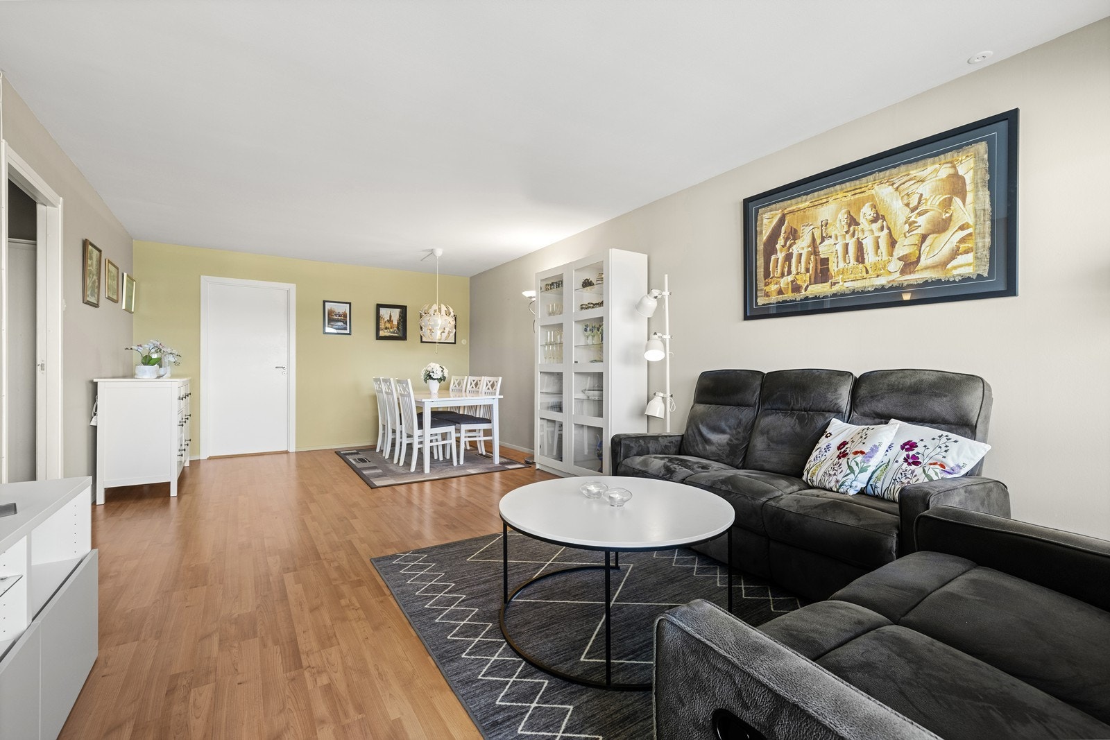 Den gode plassen gir rom for ulike soner, enten for avslapning eller sosiale sammenkomster. Galleribilde