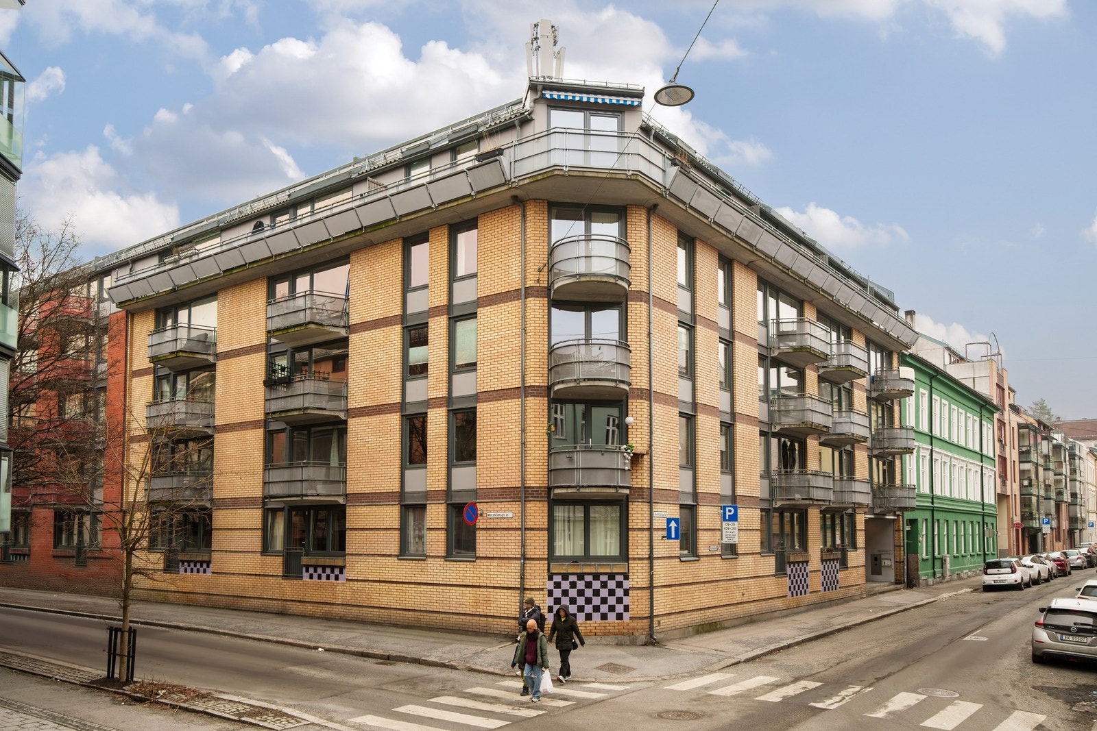 Sameiet består av 111 seksjoner og er godt etablert, trygt og solid drevet. Galleribilde