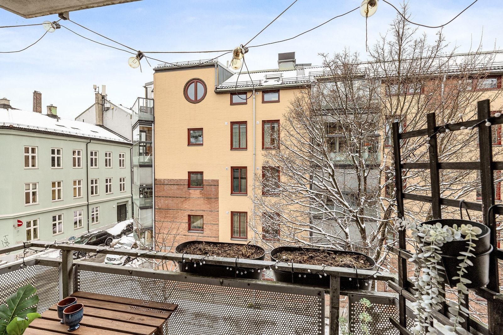 Balkongen er på 3 kvm med plass til utemøblement. Galleribilde