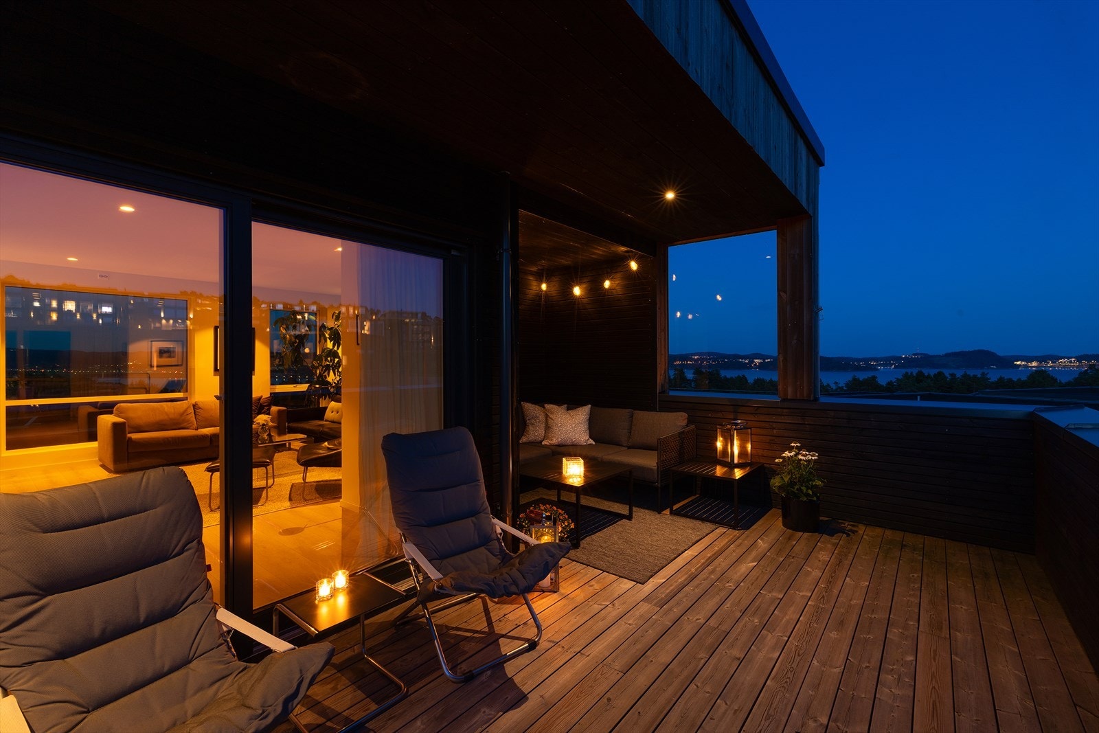 I stuen er det utgang til terrasse med svært gode solforhold. Stemningsbilde Galleribilde