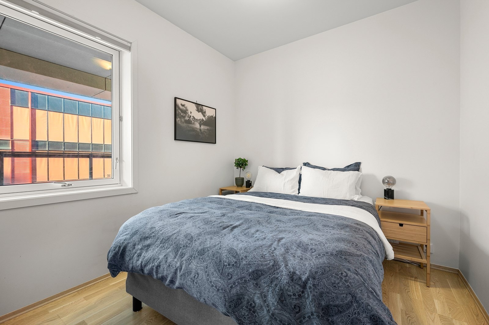 Soverommet fremstår som meget luftig og har en størrelse på 8 m² Galleribilde