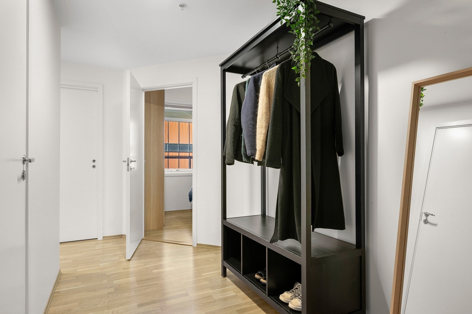 Til leiligheten medfølger også en ekstern bod på 5 m², praktisk plassert i kjelleren for ekstra lagringsplass. Galleribilde