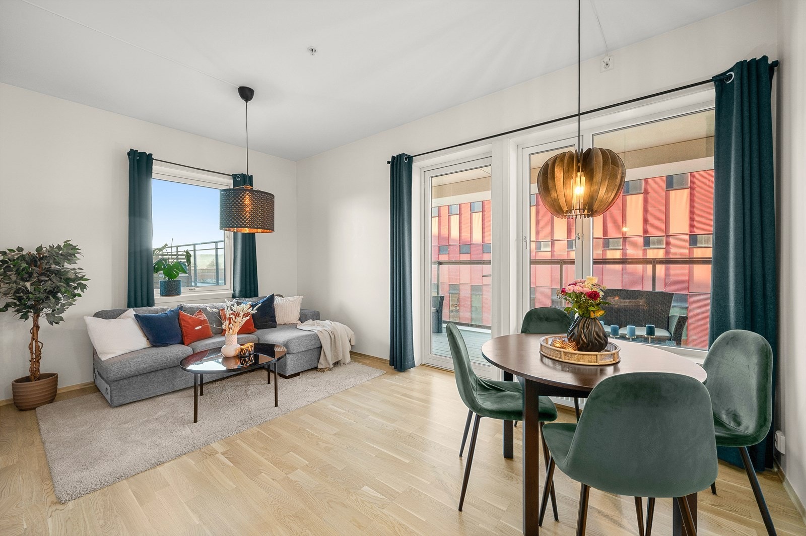 Velkommen til Sorgenfriveien 26! Heimdal Eiendomsmegling v/ Anders W. Steien har gleden av å presentere denne delikate 3-roms leiligheten på Sorgenfri. Galleribilde