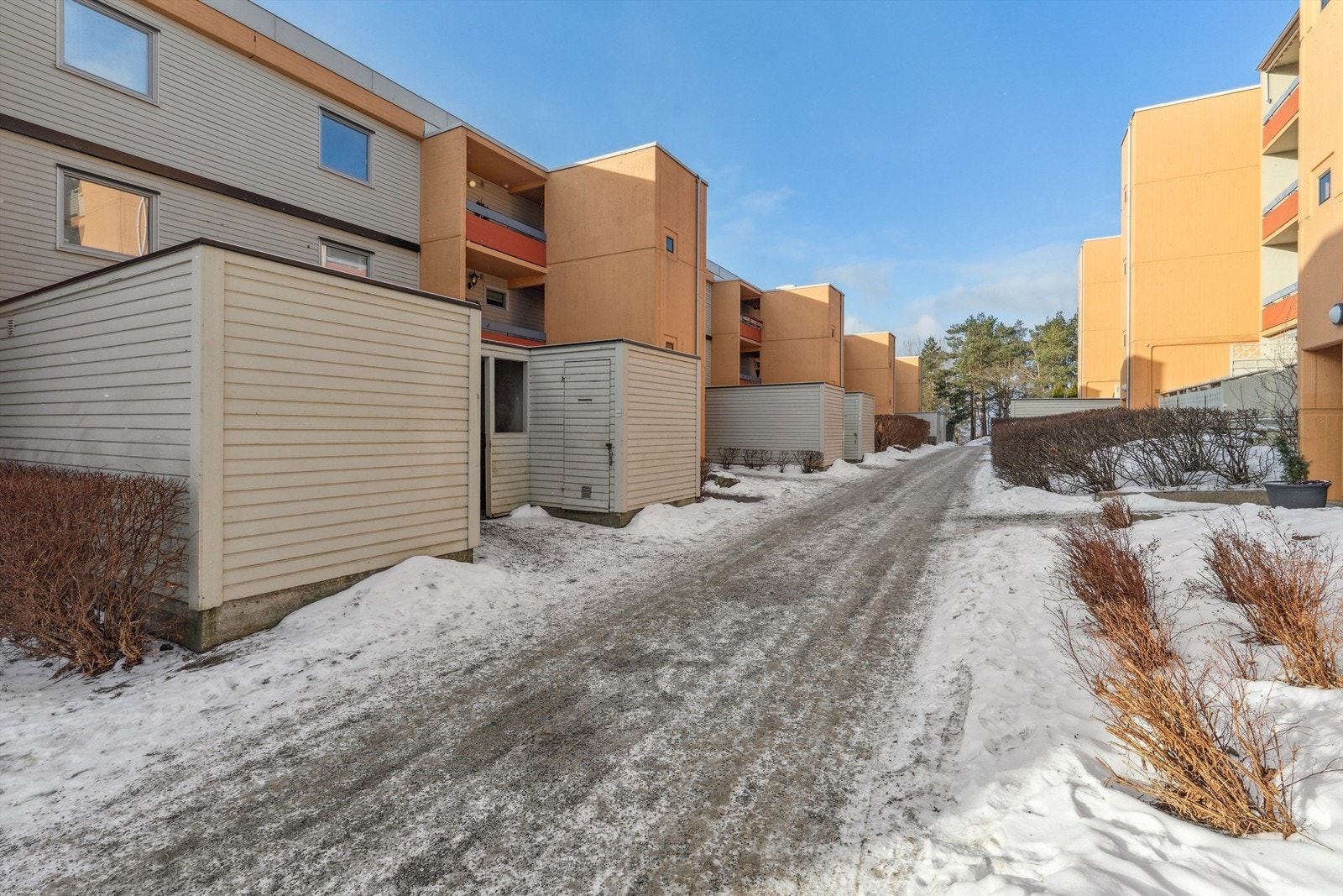 Området er tilnærmet bilfritt, noe som skaper et trygt og barnevennlig miljø. Galleribilde