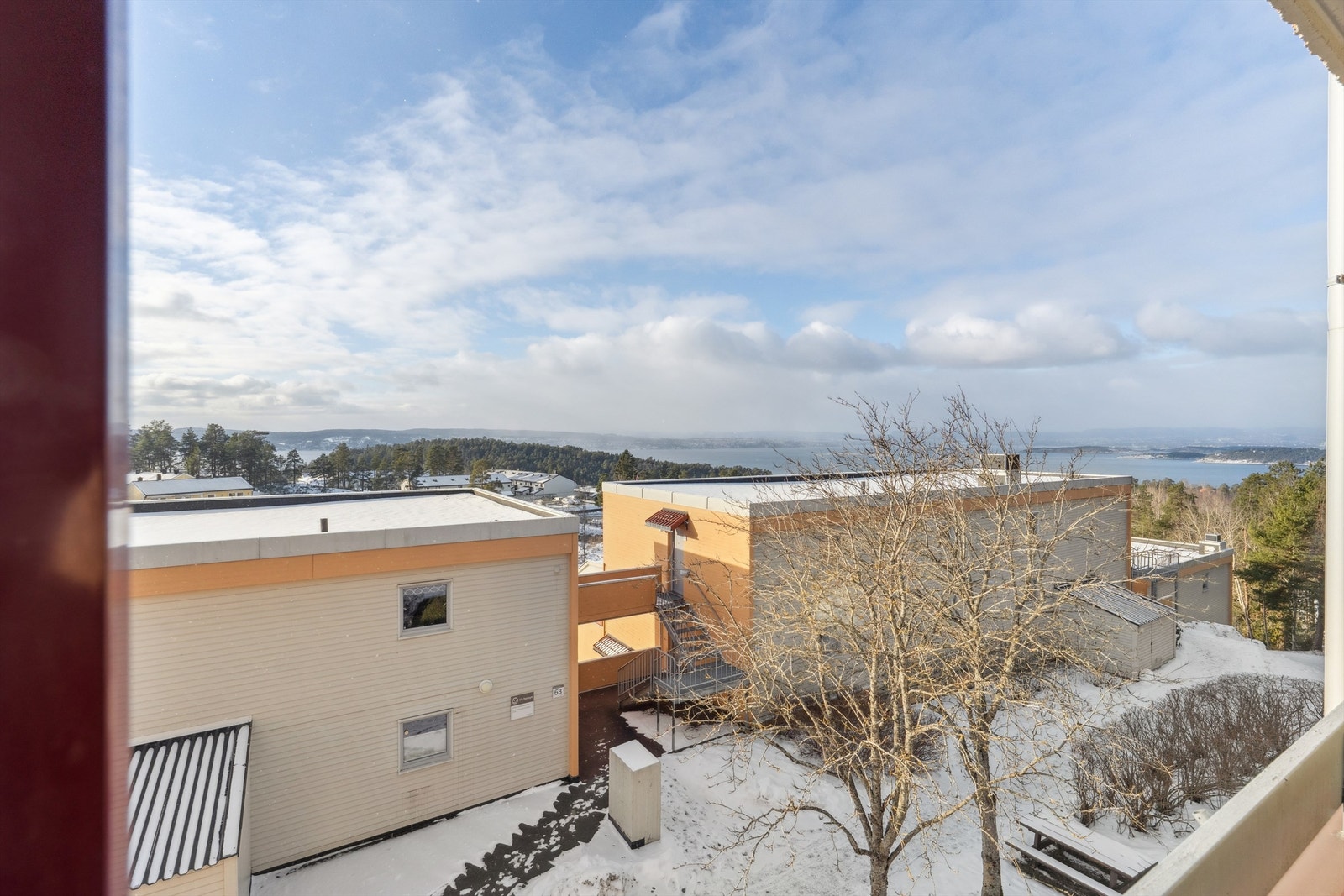 Beliggenheten gir en åpen og vidstrakt utsikt mot Oslofjorden. Galleribilde