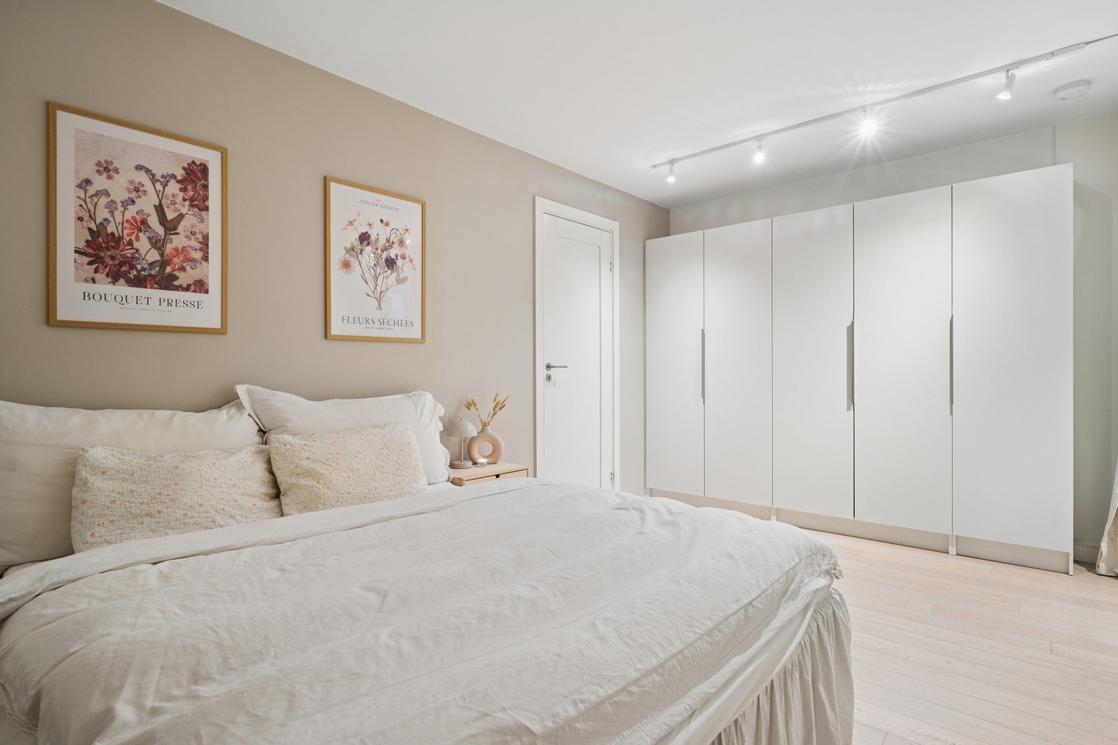 Her er det rikelig med skapplass Galleribilde