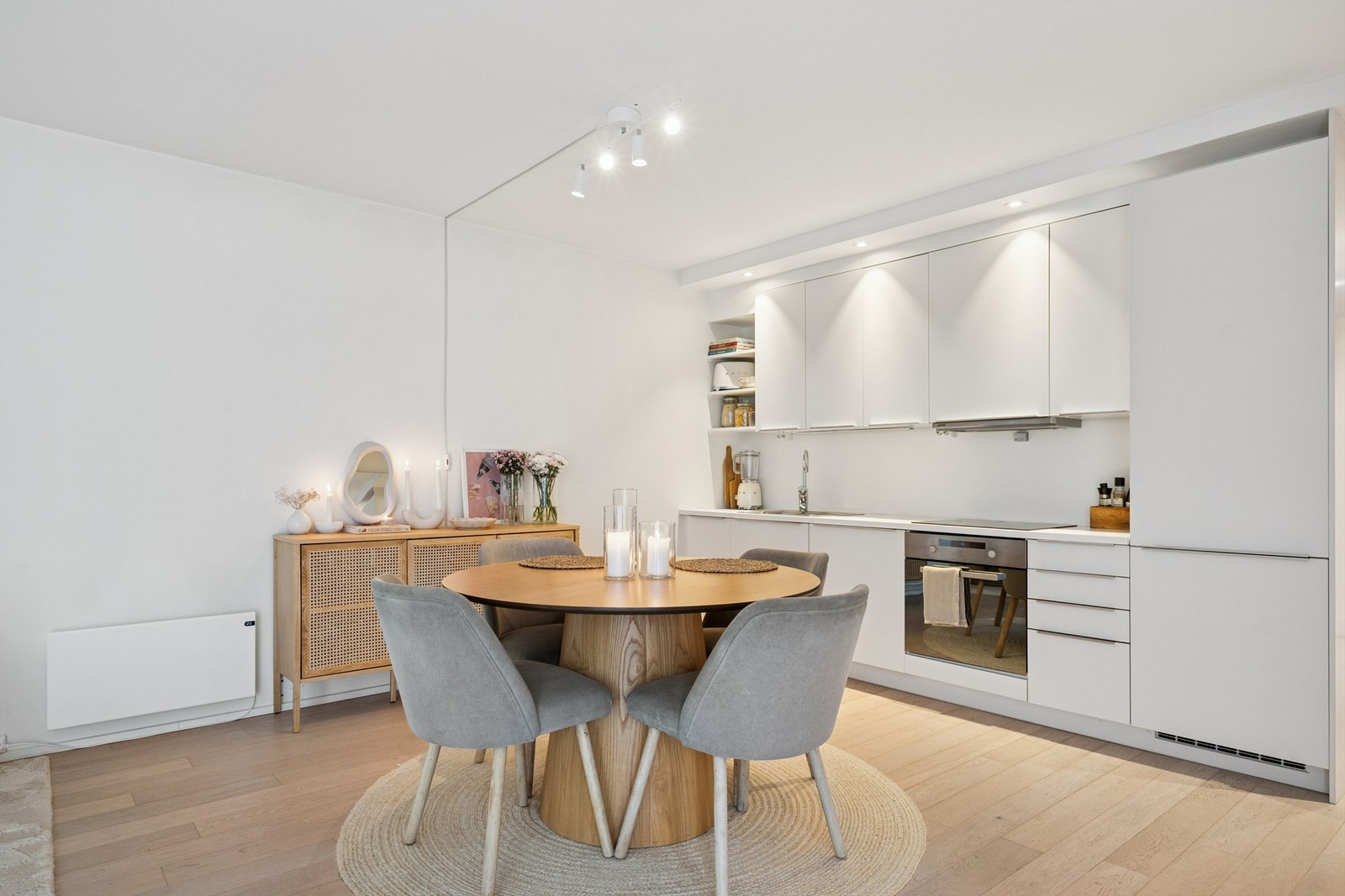 Sameiet ligger tilbaketrukket i en rolig bakgård, noe som gir en skjermet og fredelig atmosfære - perfekt når du ønsker å trekke deg tilbake fra sentrumslivet. Galleribilde