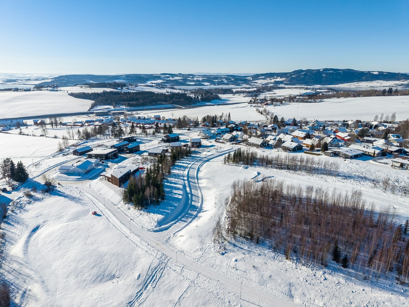Rolig og attraktivt nabolag å etablere seg i, med utsikt og kort avstand til det meste. Galleribilde