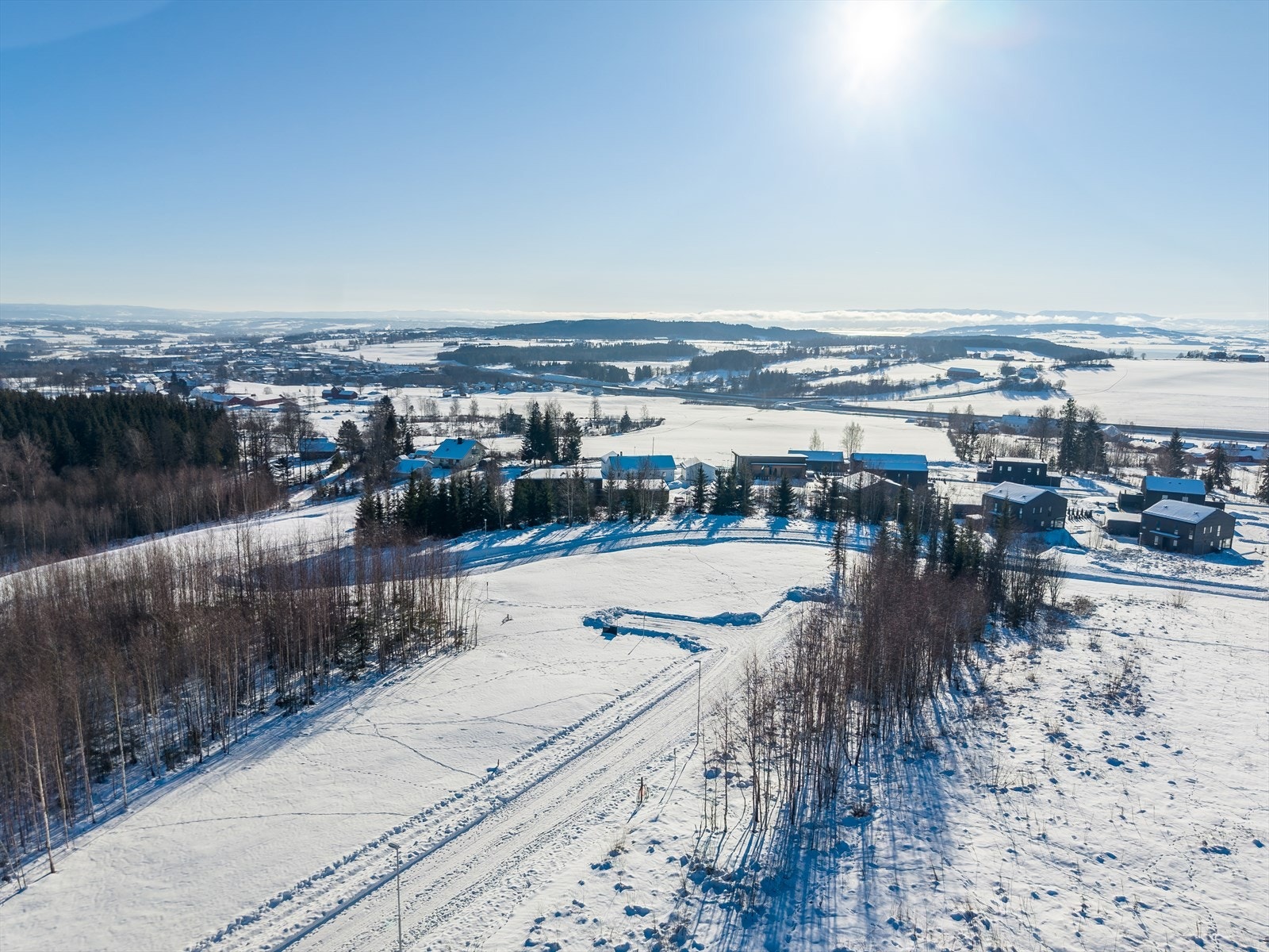 Kvalfeltet er et nyere boligfelt i Ringsaker, seks kilometer sør for Brumunddal. Galleribilde