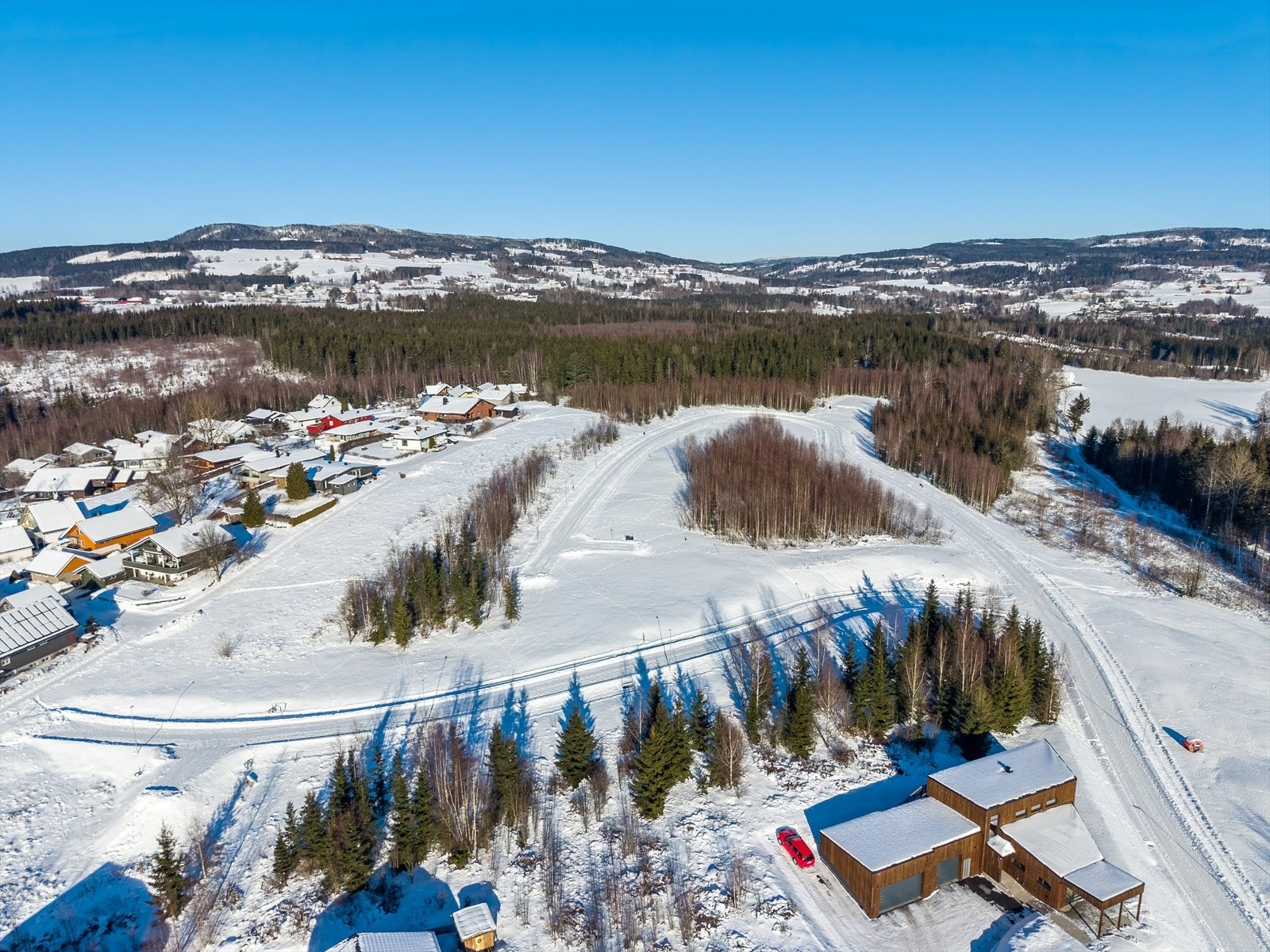 Fritt valg av husleverandør - tomtene leveres med vei, vann og avløp til tomtegrensen. Galleribilde
