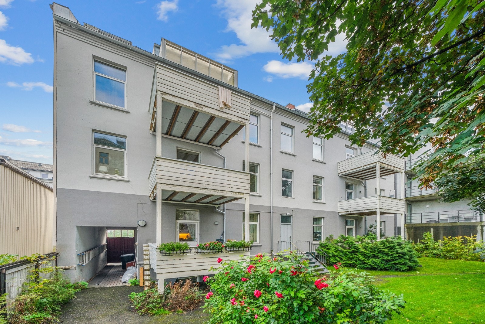 Bakgård som er låsbar. Egen sykkelbod i bakgård Galleribilde