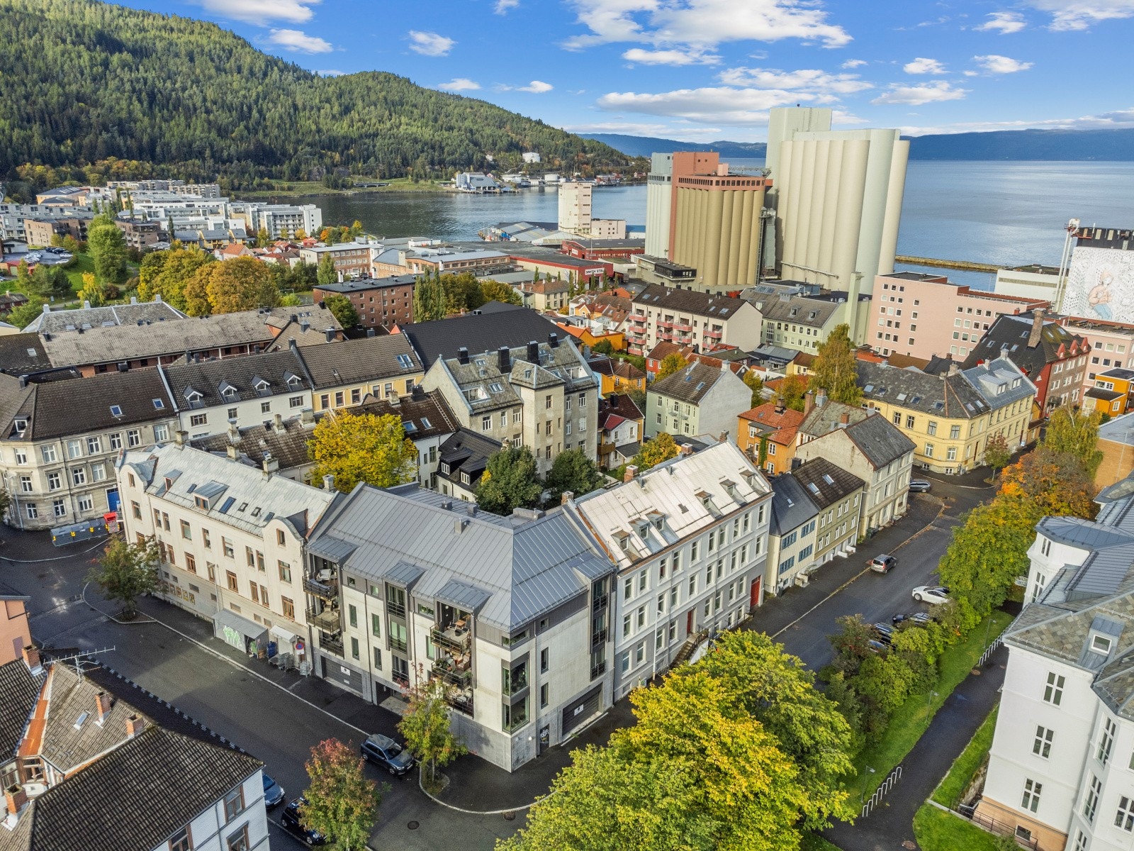 Oversiktsbilde med Ilsvika i bakgrunnen Galleribilde