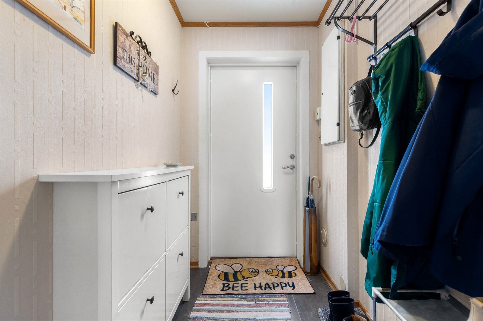 Flislagt entré. Galleribilde