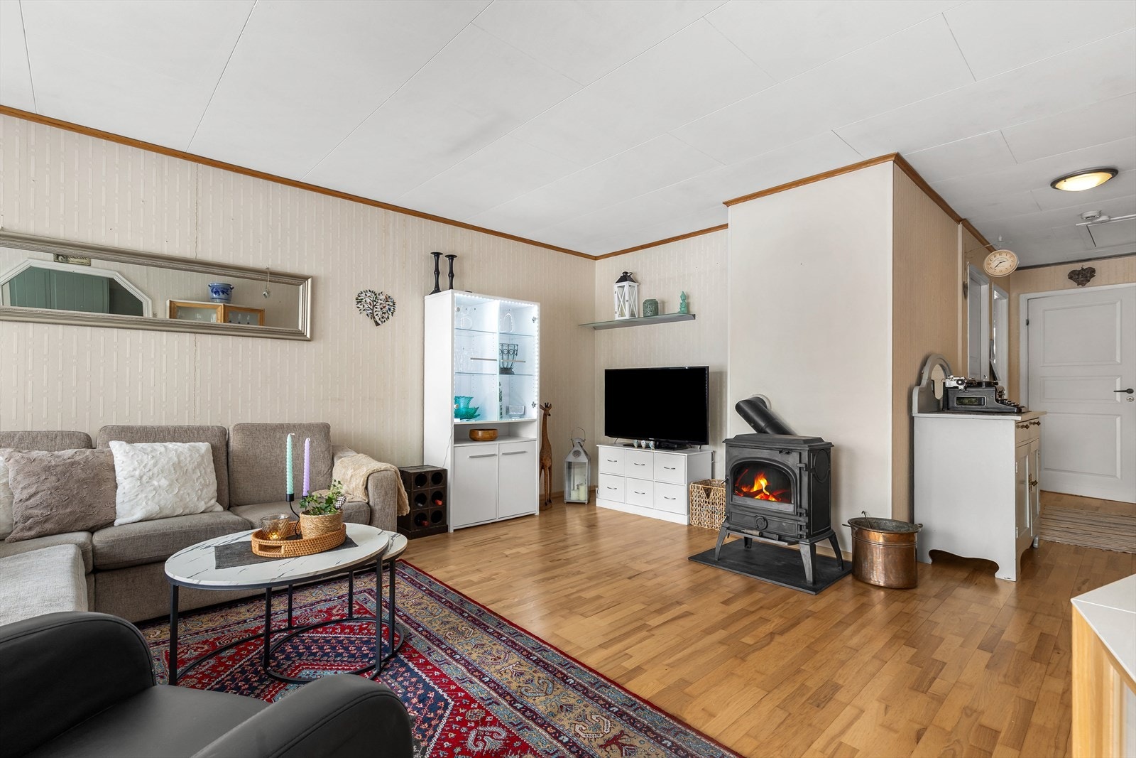 Det er plass til møblering av sofa og tv-møblement. Galleribilde