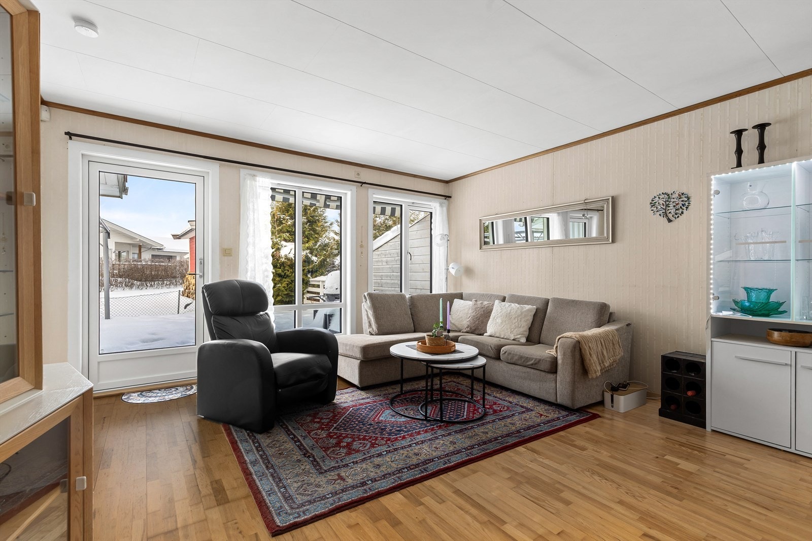 Leiligheten ble oppgradert med nye vinduer og balkongdør i 2023. Galleribilde