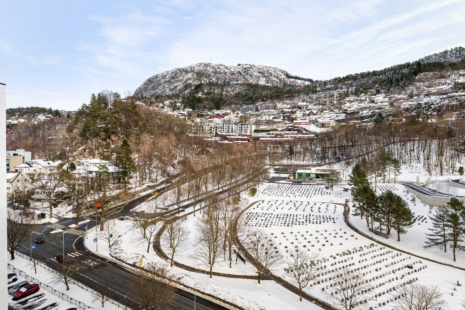 Utsikt fra soveromsvinduet mot Løvstakken. Galleribilde