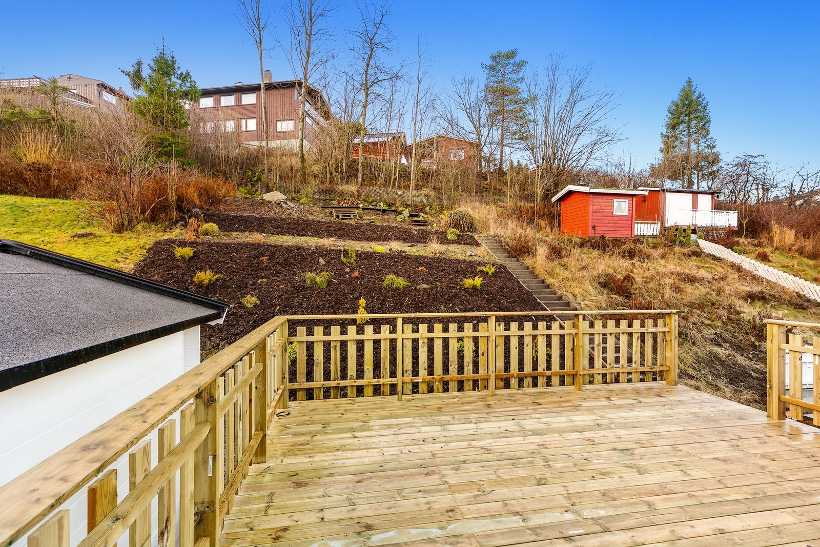 Vestvendt terrasse på ca. 24 m². Galleribilde