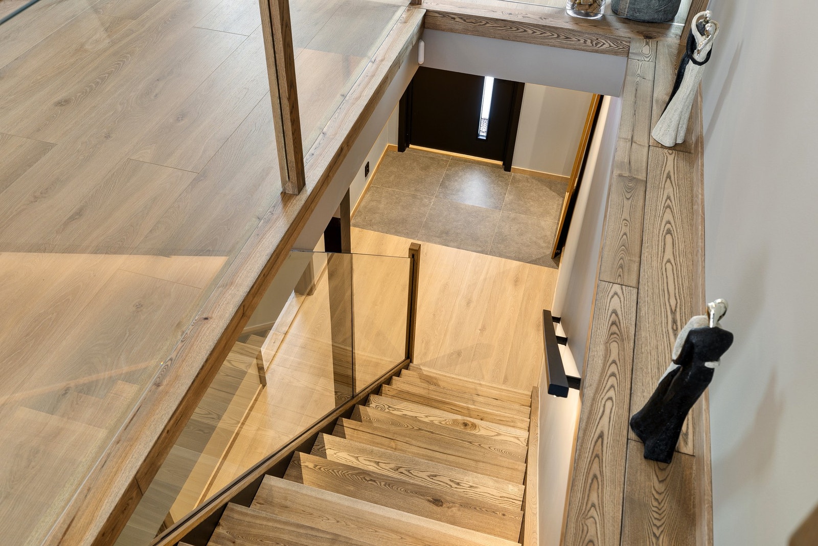 Lys og luftig forbindelse mellom etasjene Galleribilde