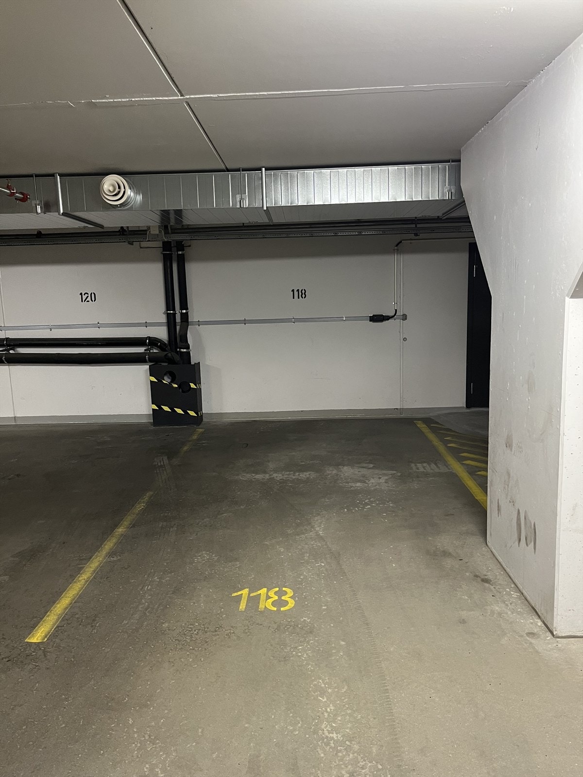 Parkeringsplass. Galleribilde