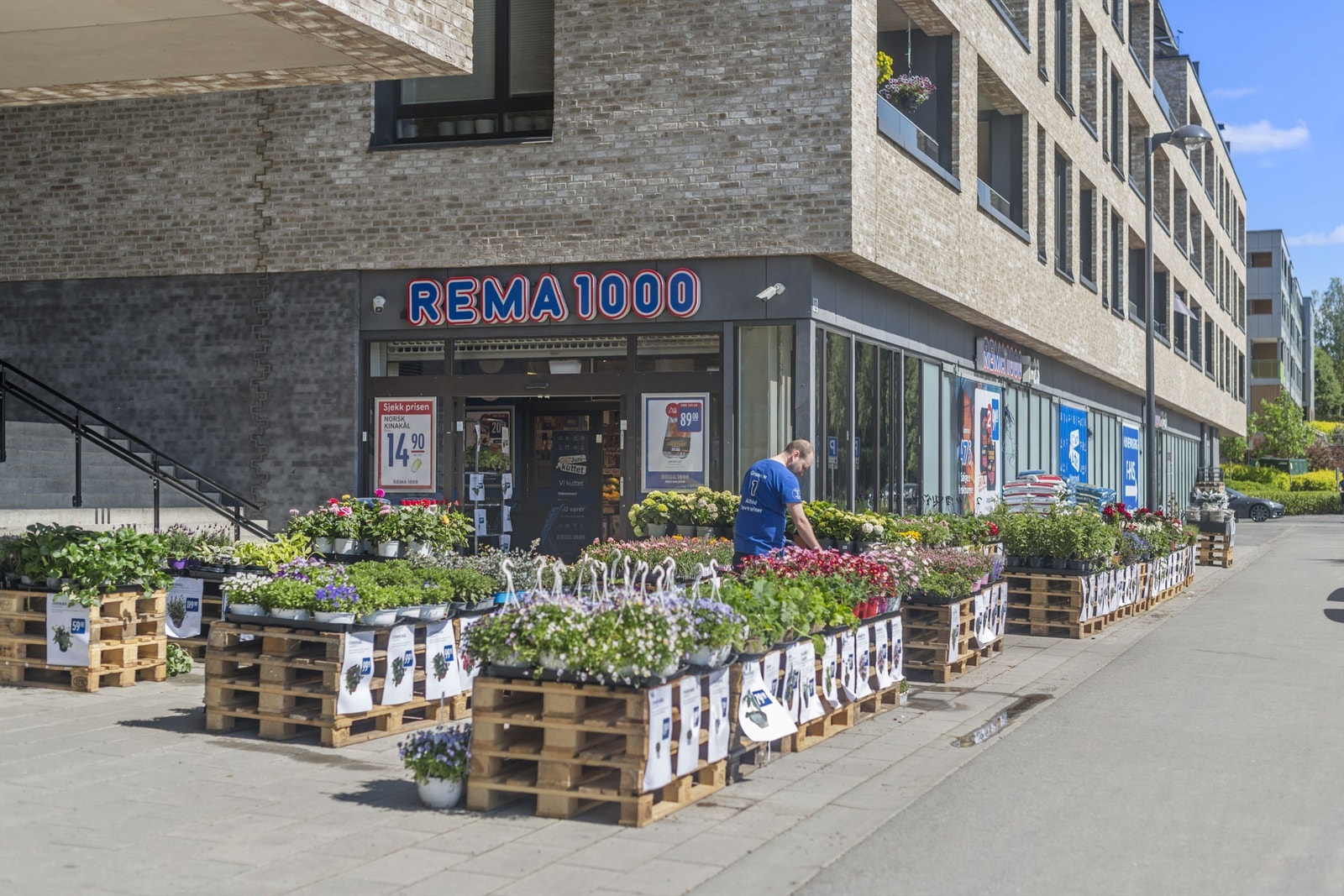 Rema 1000 ligger i umiddelbar nærhet til leiligheten! Galleribilde