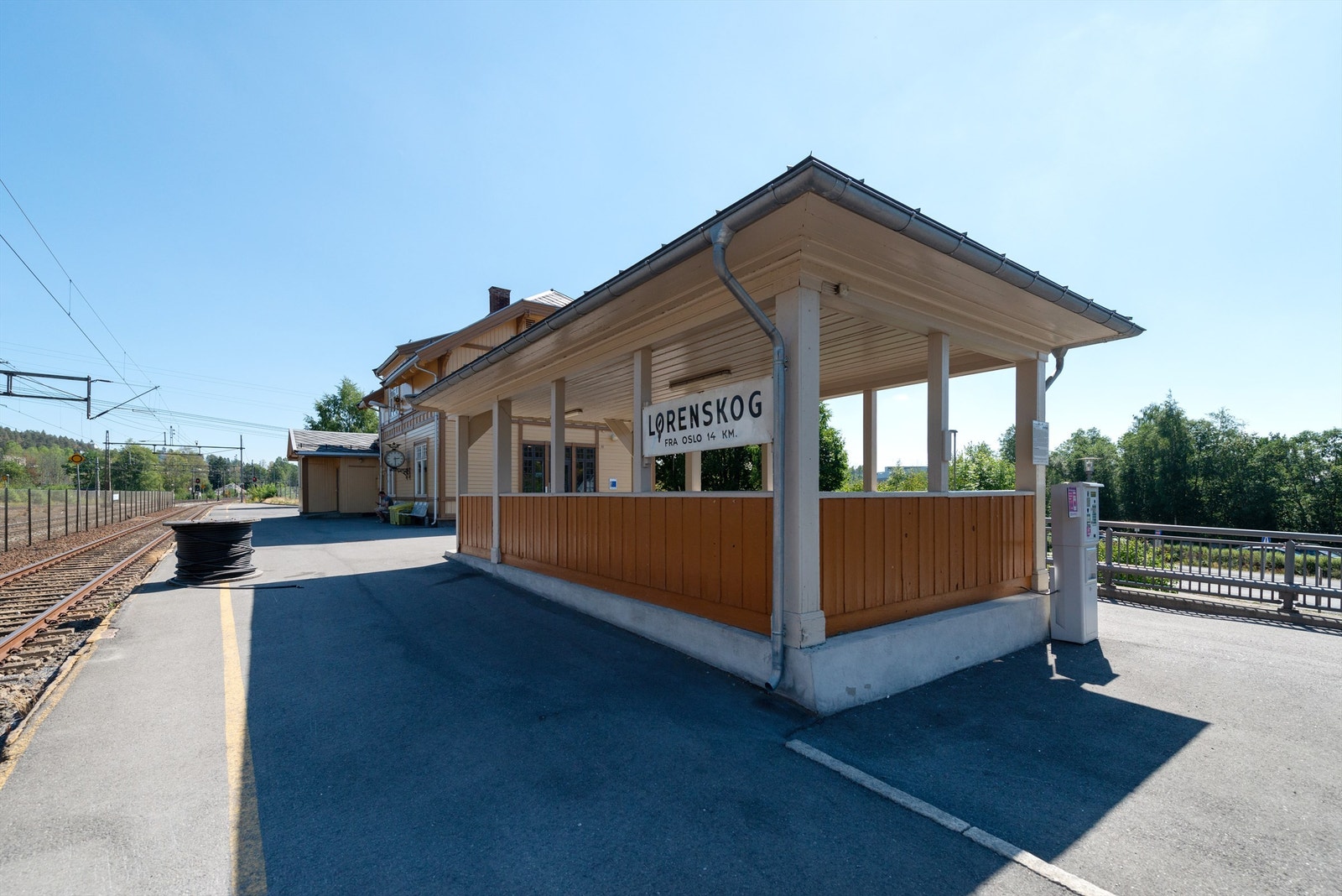 Fra leiligheten er det gangavstand til Lørenskog stasjon som ligger i sone 1. Galleribilde