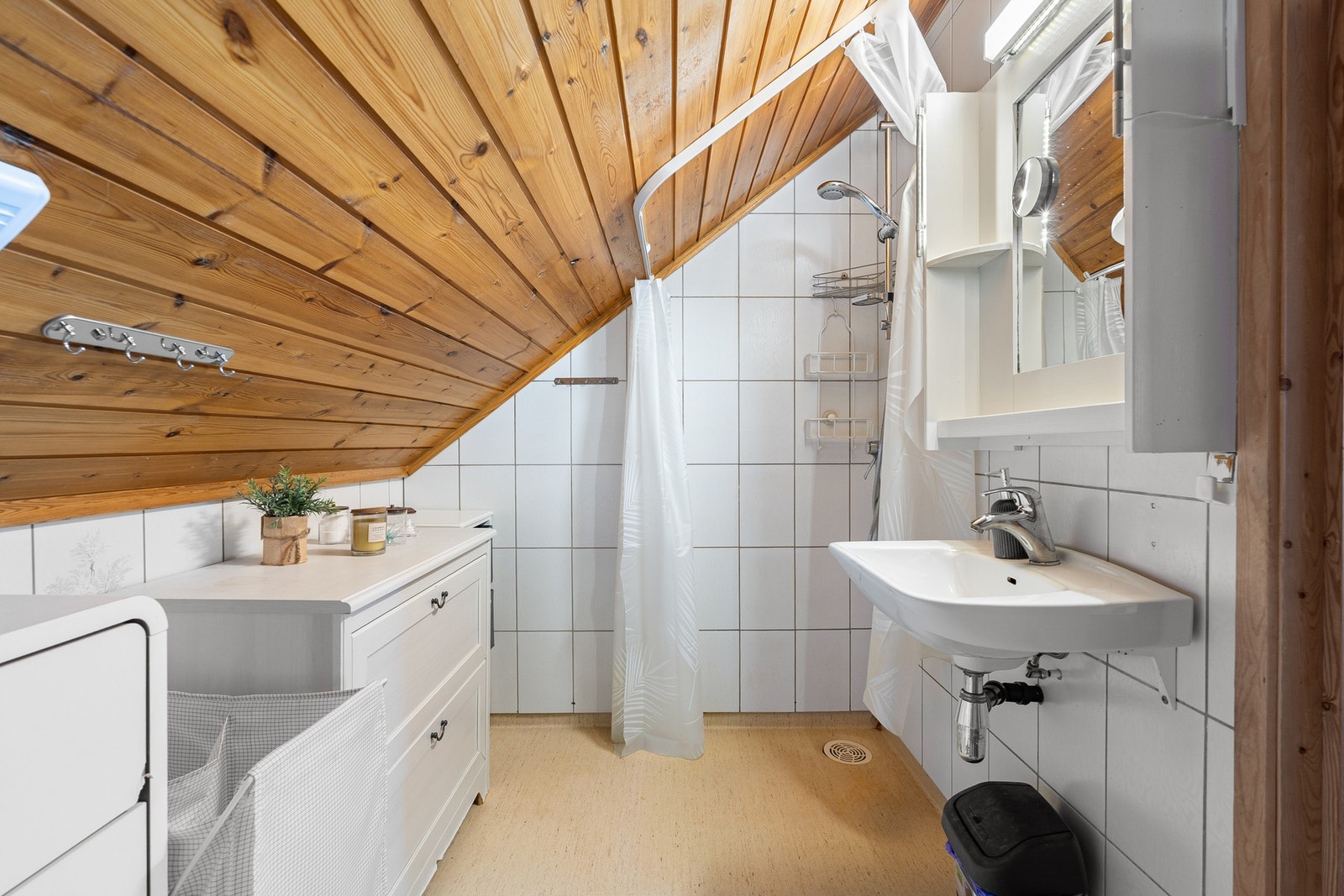 Bad på loft, se salgsoppgaven for mer informasjon. Galleribilde