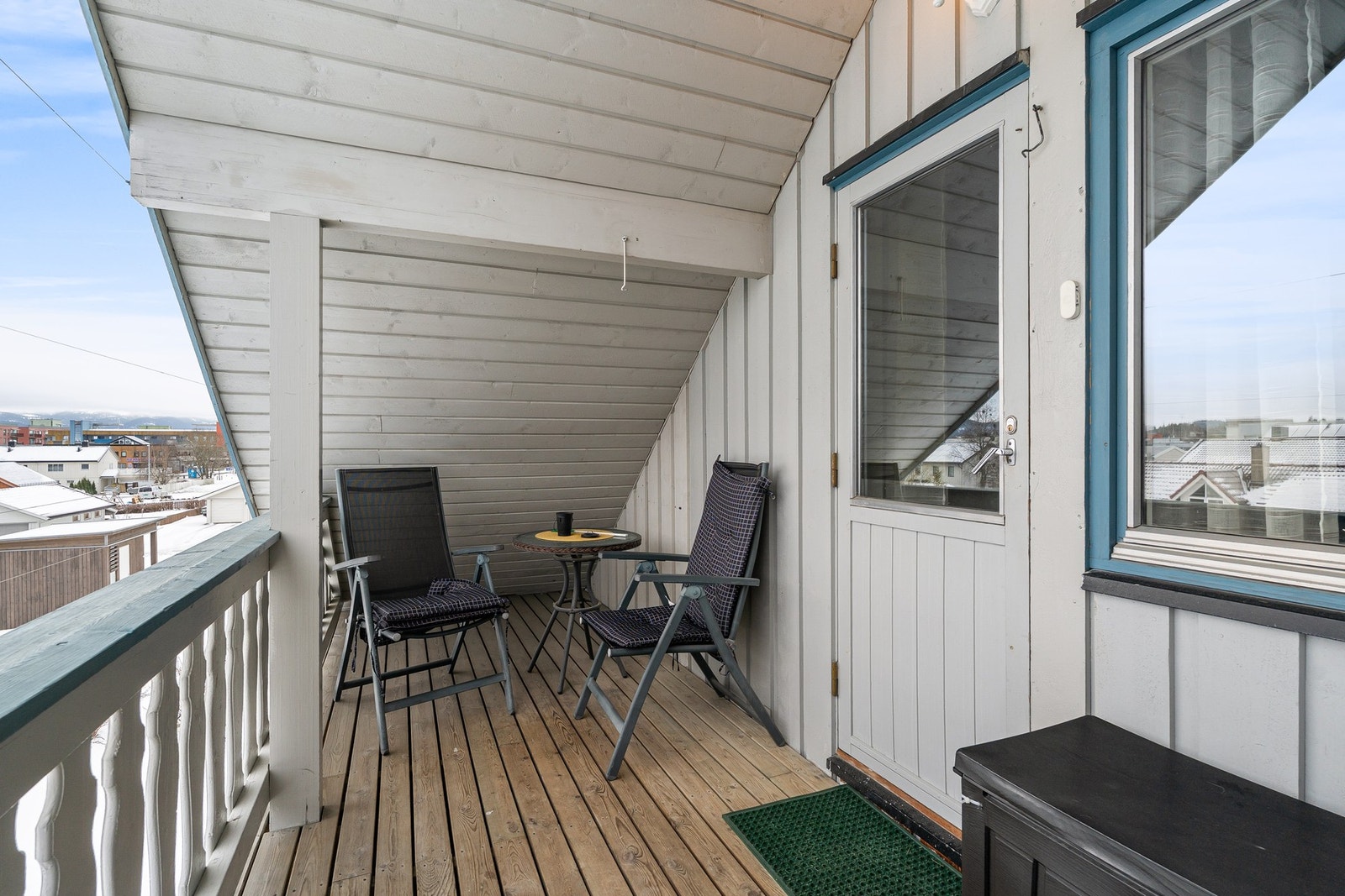 Det er etablert egen inngang fra utsiden til loftetasjen. Galleribilde