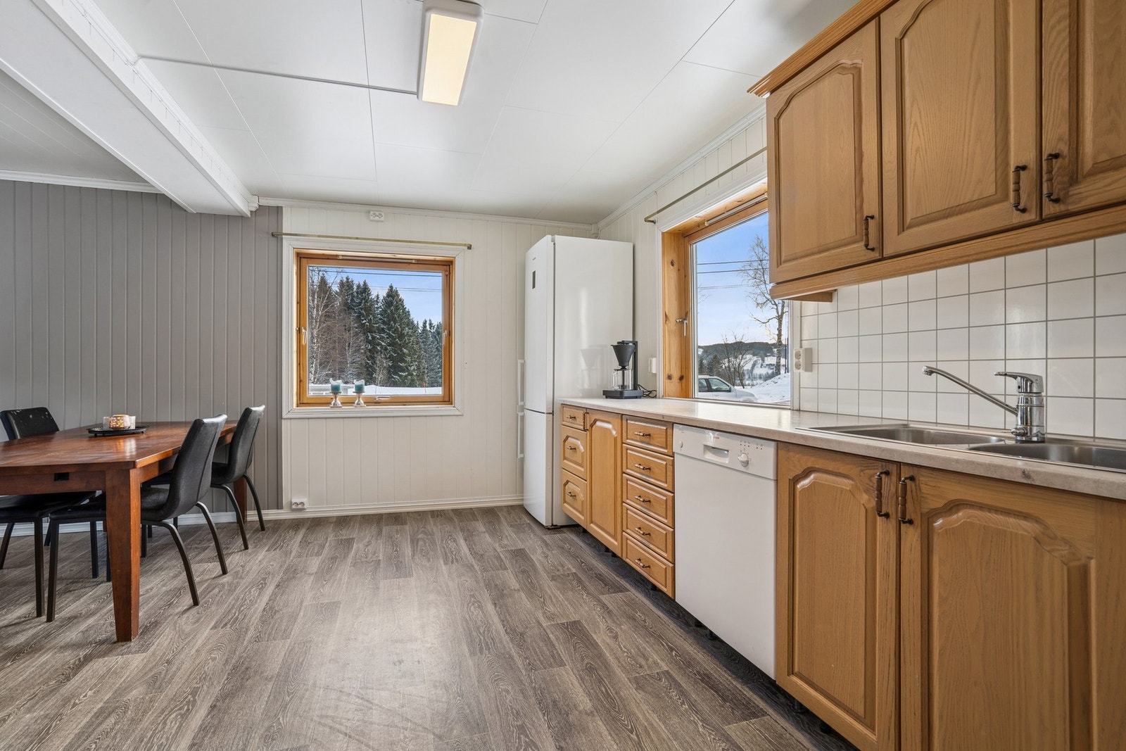 Kjøkkenet er delvis adskilt fra stuen og er på 13 kvm. Galleribilde