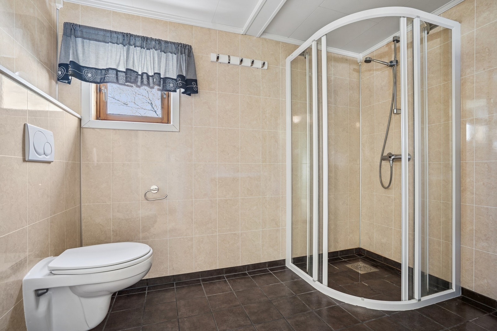 Hovedbadet er i 1. etasjen. Galleribilde