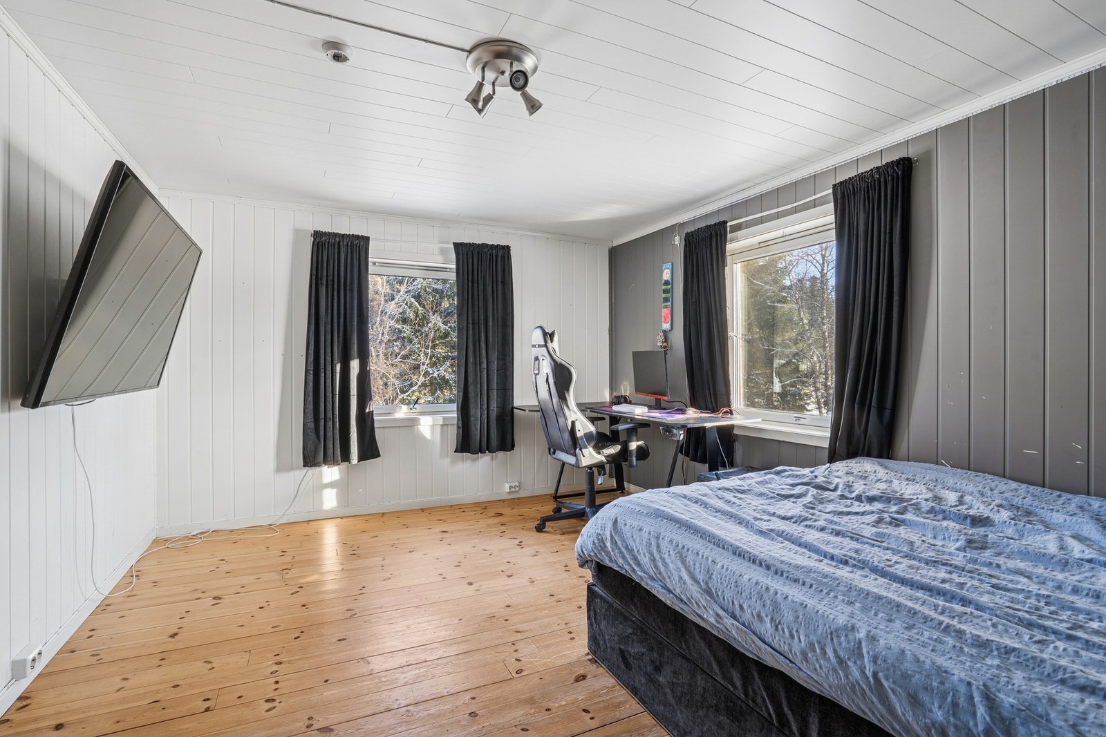 Boligen har tre soverom, alle i 2. etasjen. Galleribilde