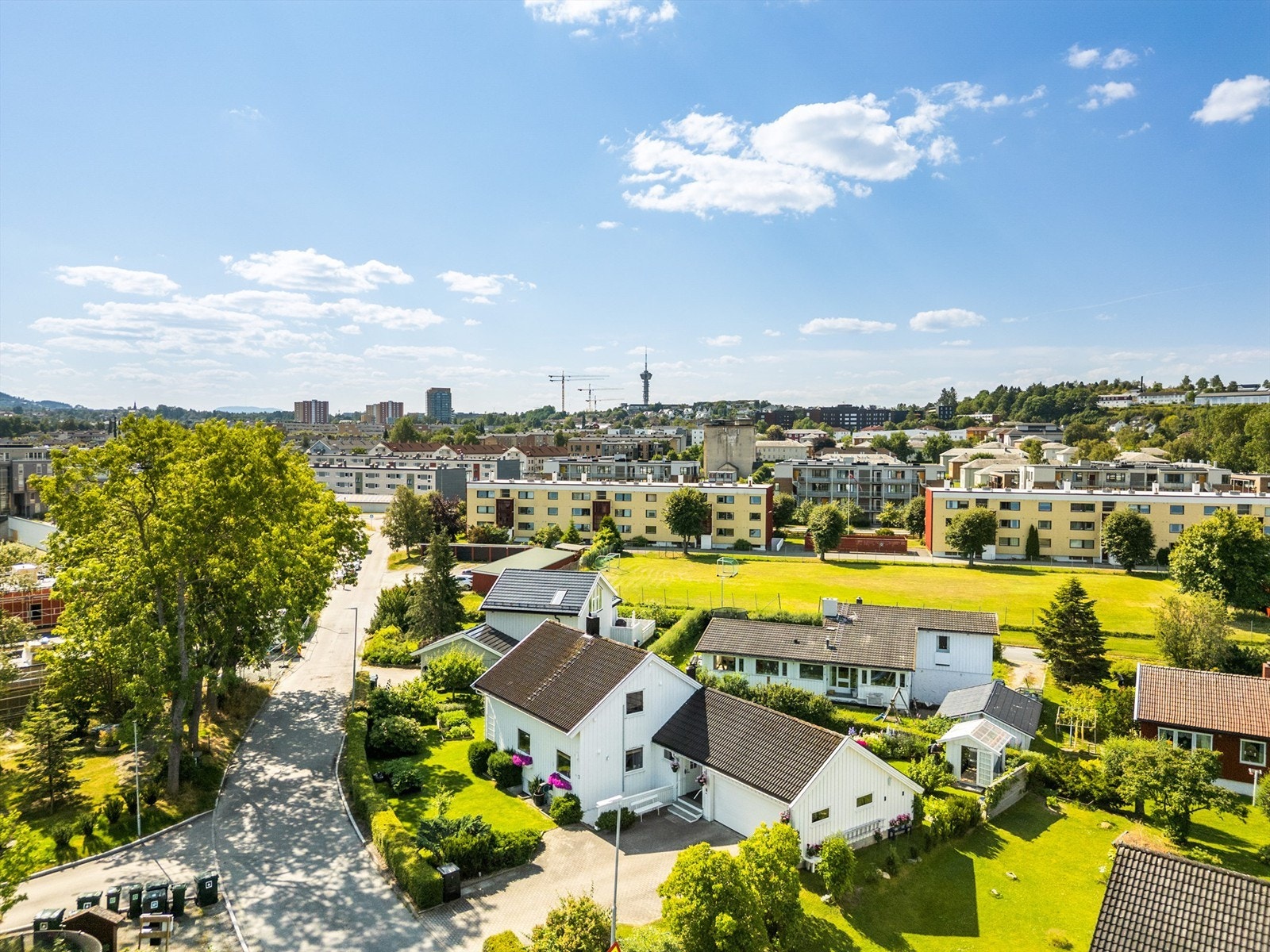 For den aktive byr nærområdet på gode tur- og treningsmuligheter. Flere ulike treningssentre, som Impulse og 3T Leangen, ligger i kort avstand. Galleribilde