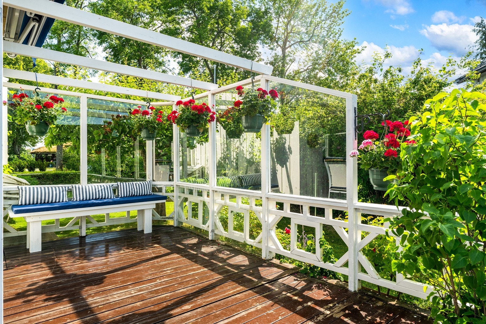 Trivelig sone for avslapning utendørs. Galleribilde