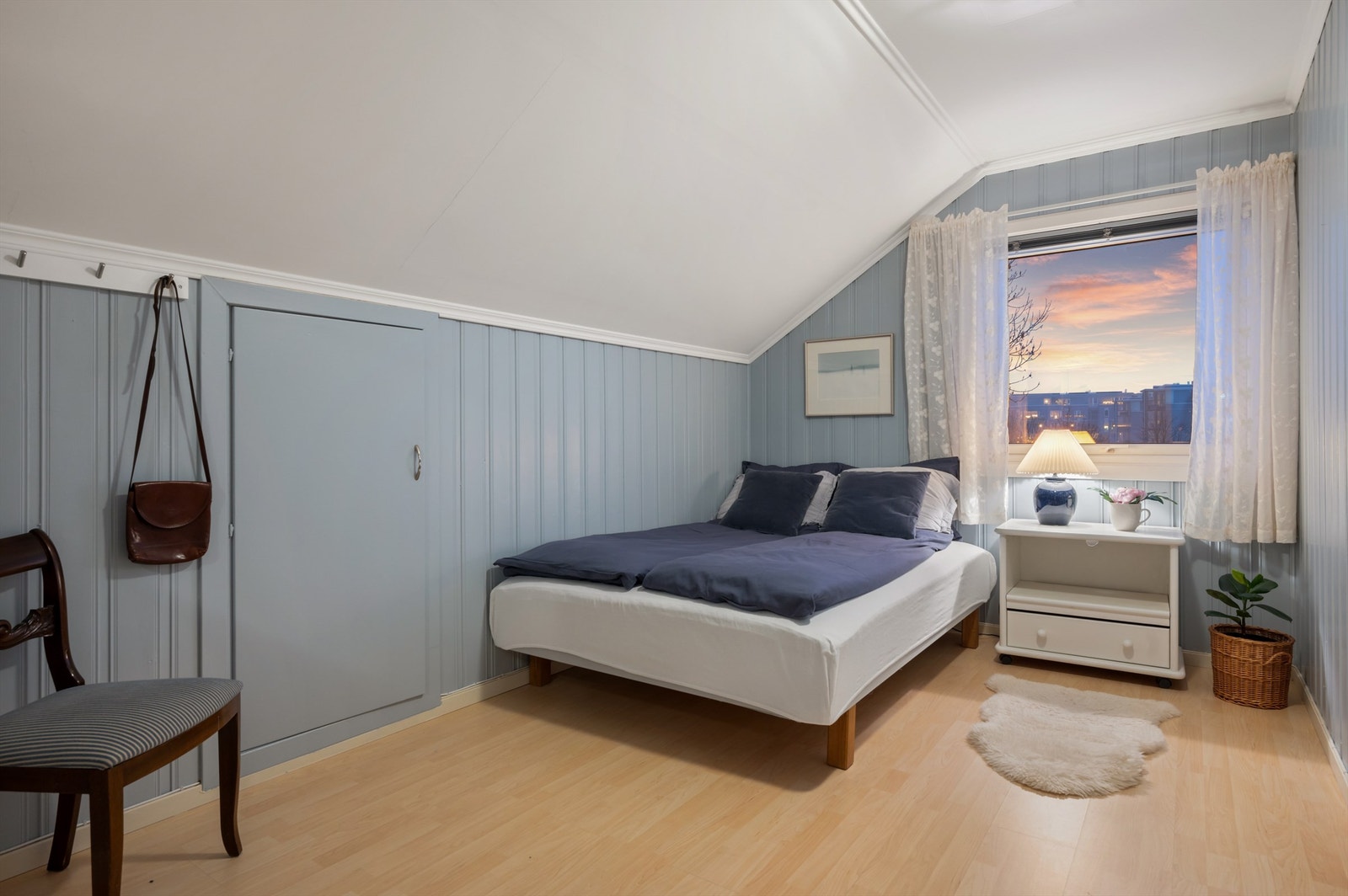 Soverom 2 er på 10 kvm. Galleribilde