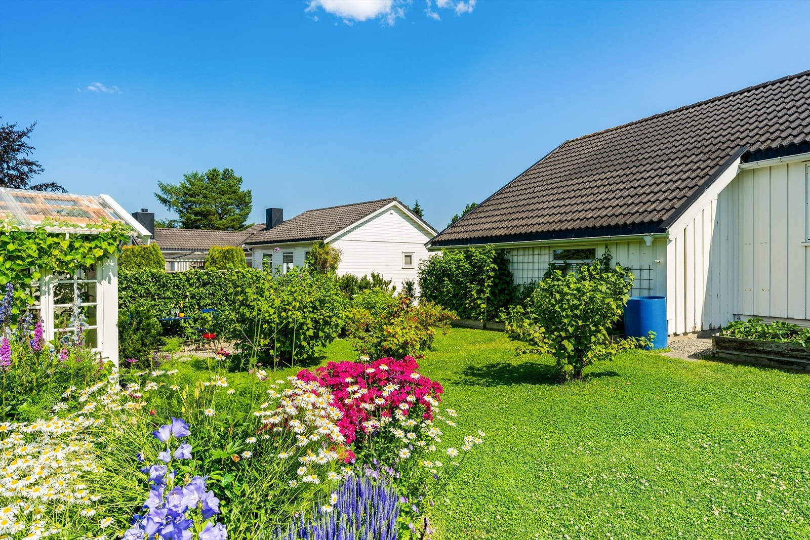 Terrassen vil på sommerstid oppleves som en fin forlengelse av stuen. Galleribilde